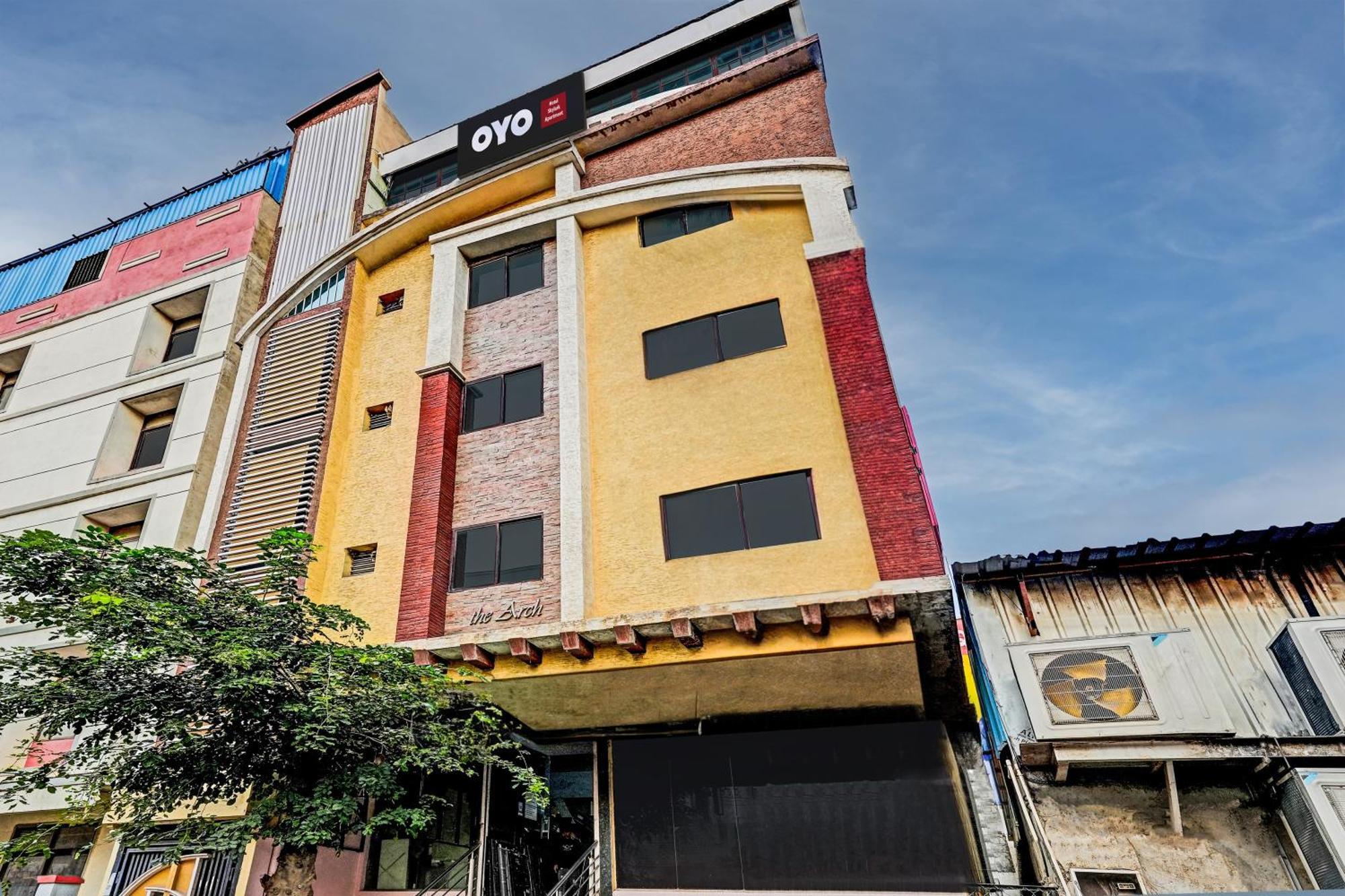 O Skylark Service Hotel 3*