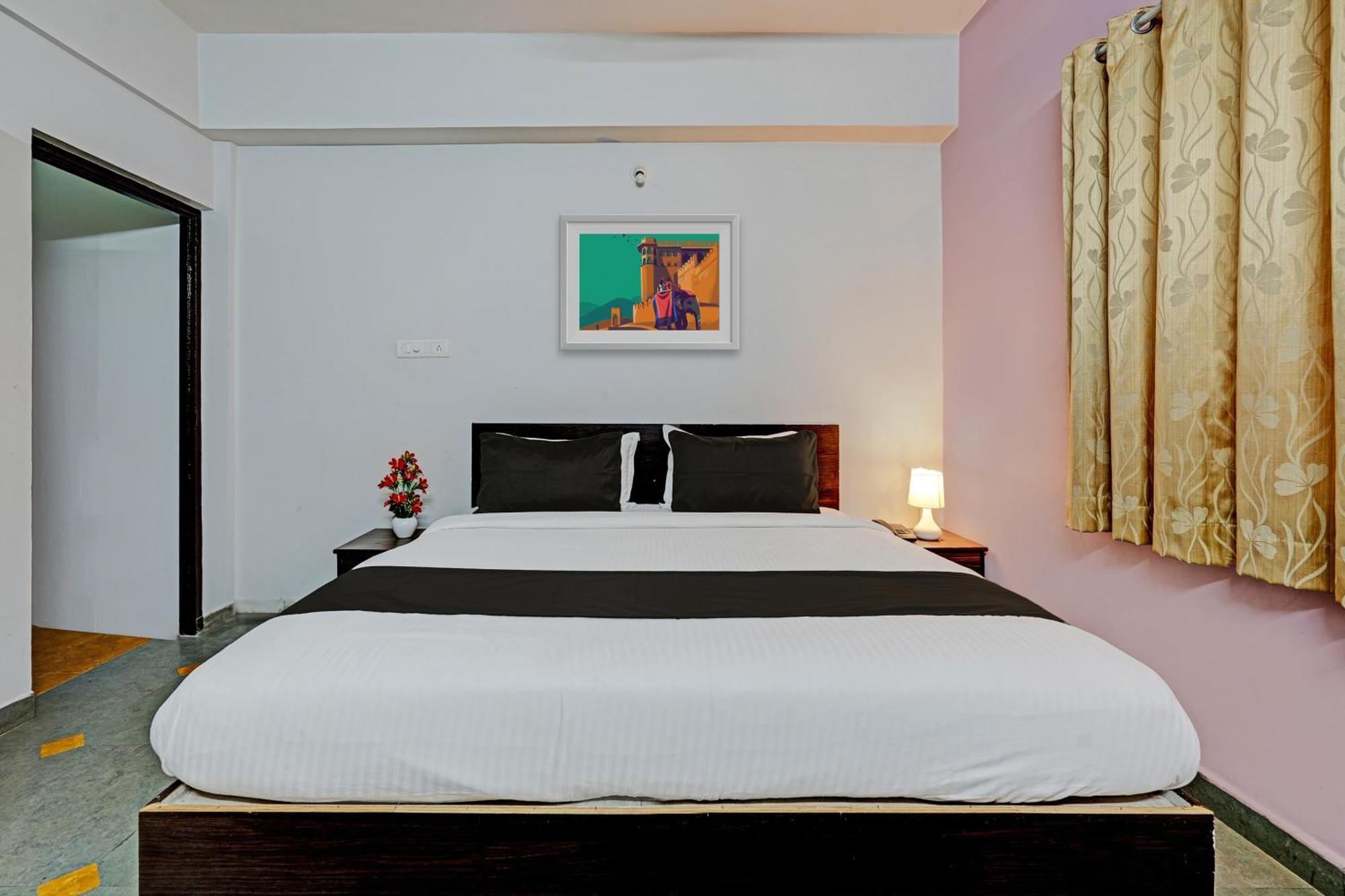 O Skylark Service Hotel 3*
