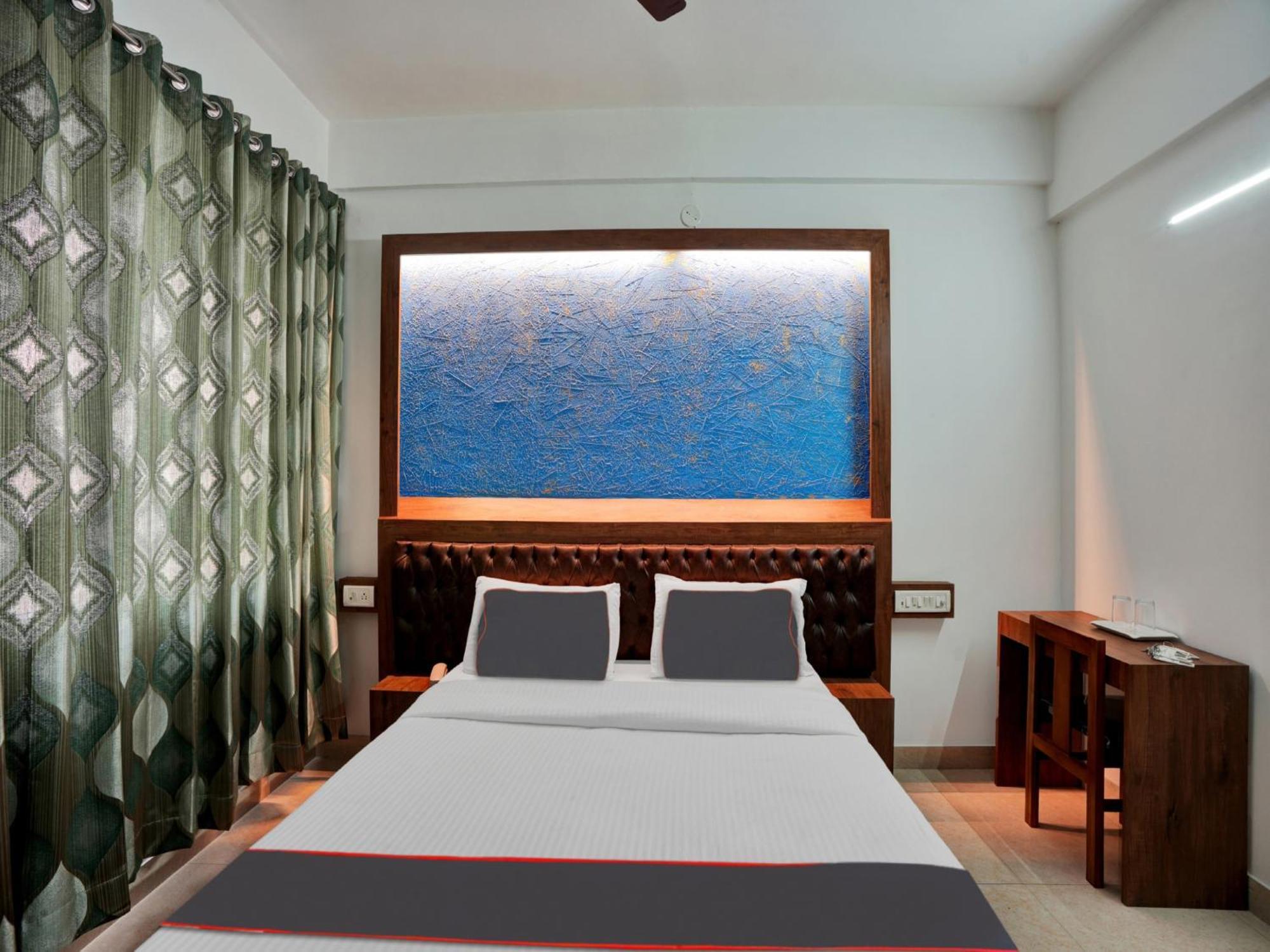 Hotel B Six 3*