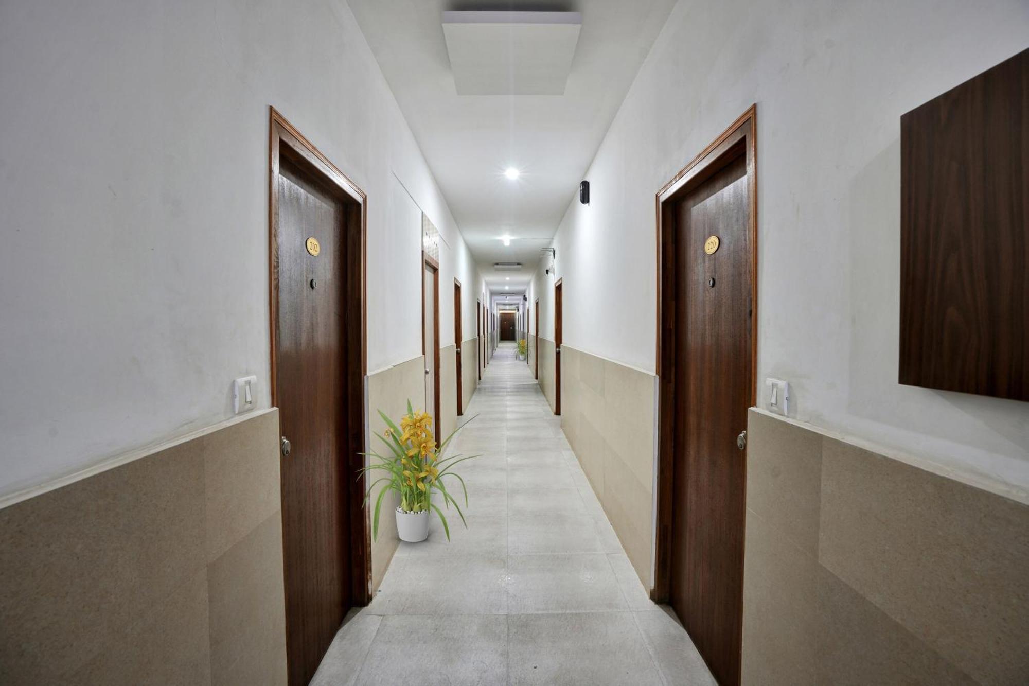 B Six Hotel 3*
