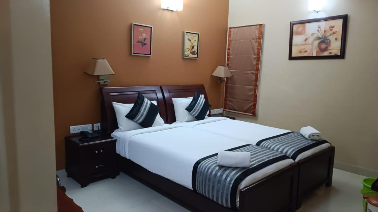 Park Wood Suites-fully Vaccinated Staff Aparthotel