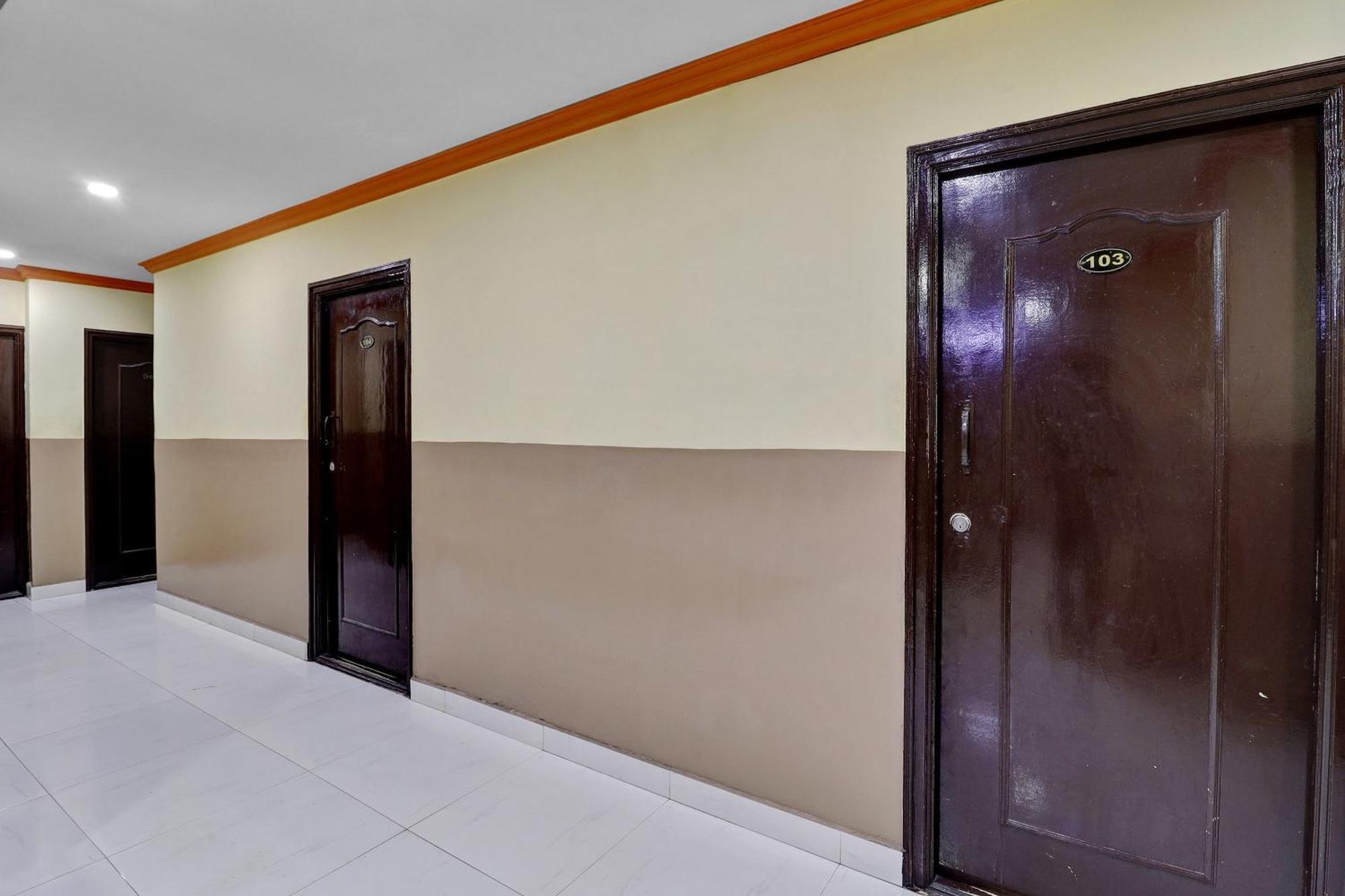 Oyo Aryan Residency