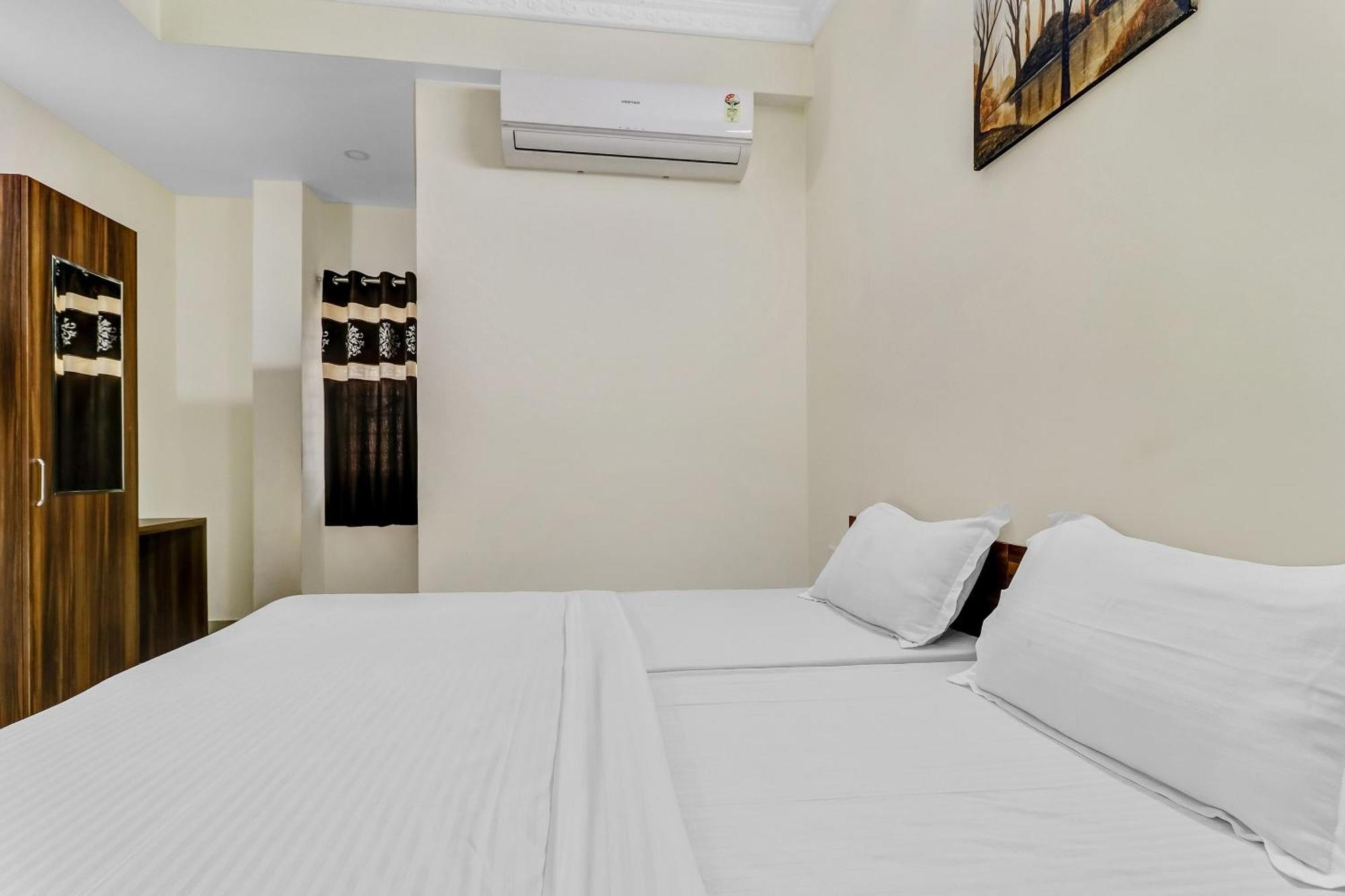 Hotel Capital O Safari Near Snow Bangalore