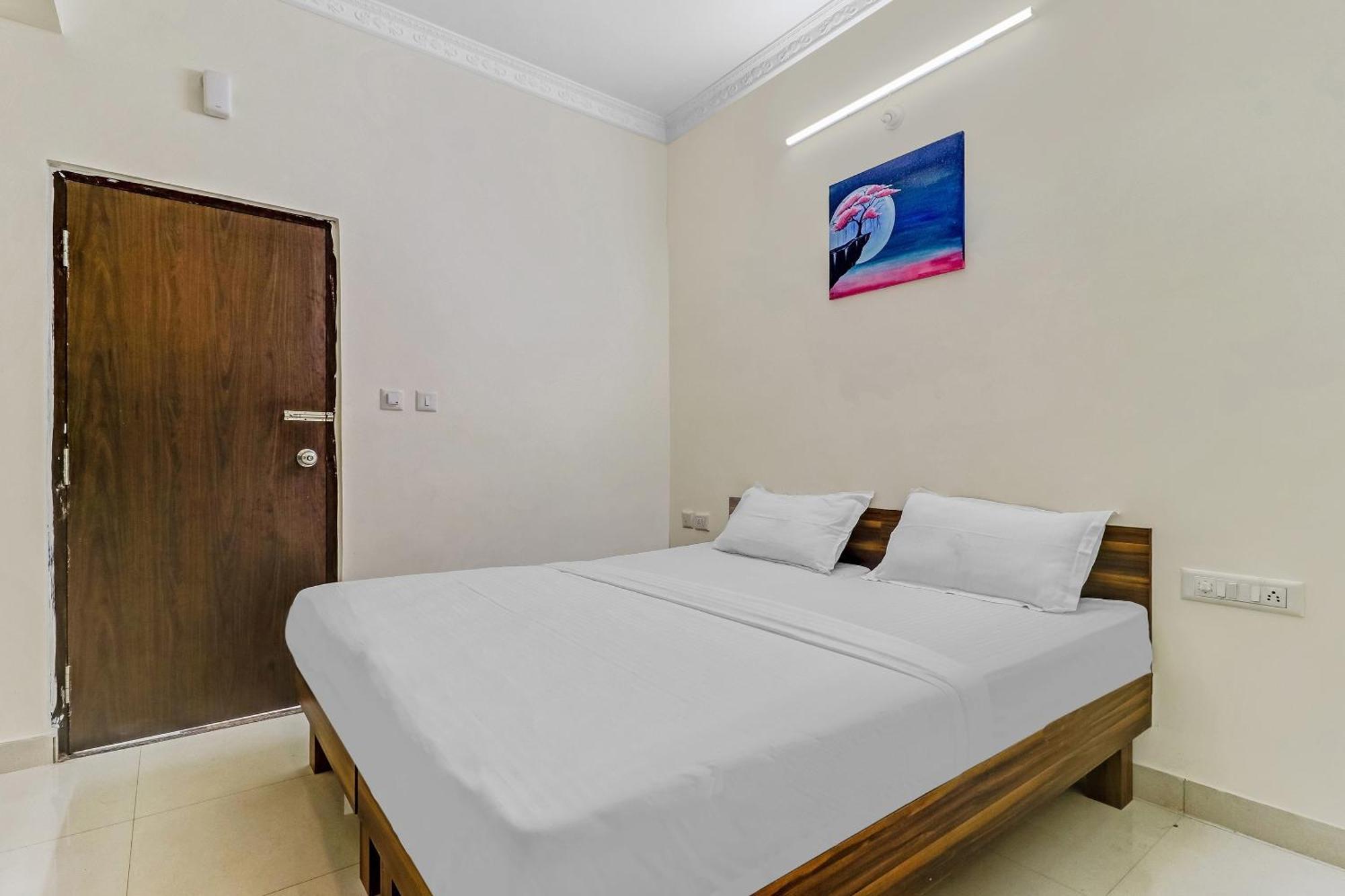 Capital O Safari Near Snow Hotel 3*