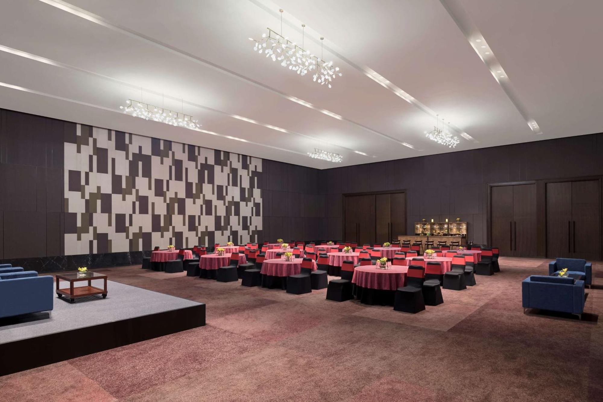 Hotel Hilton Garden Embassy Manyata Business Park 4*