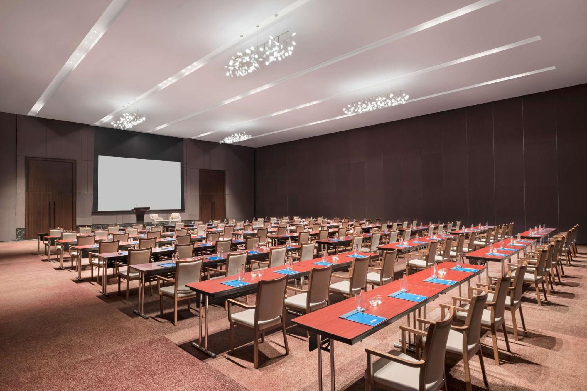 Hilton Garden Embassy Manyata Business Park 4* Bangalore