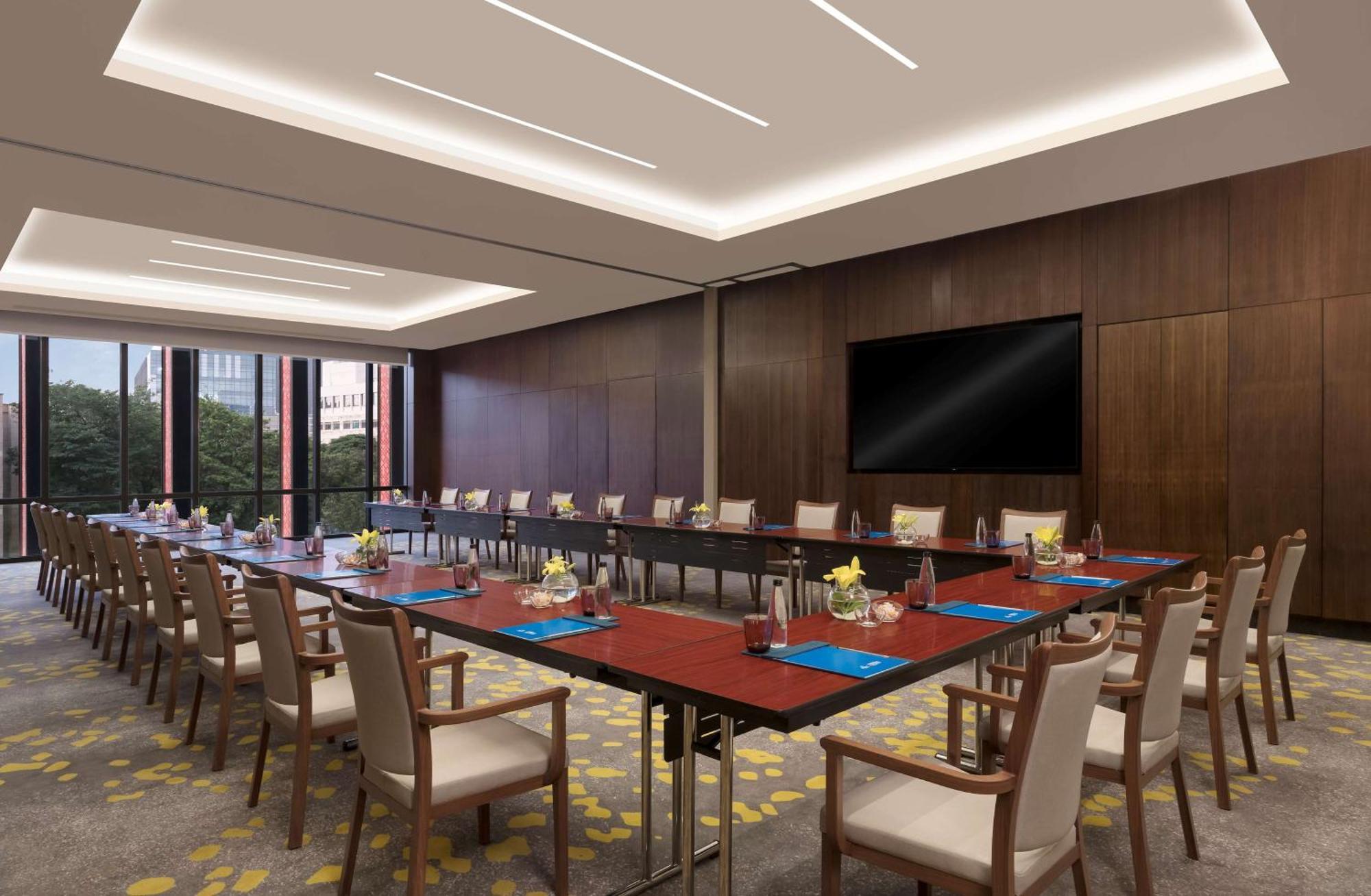Hotel Hilton Garden Embassy Manyata Business Park 4*