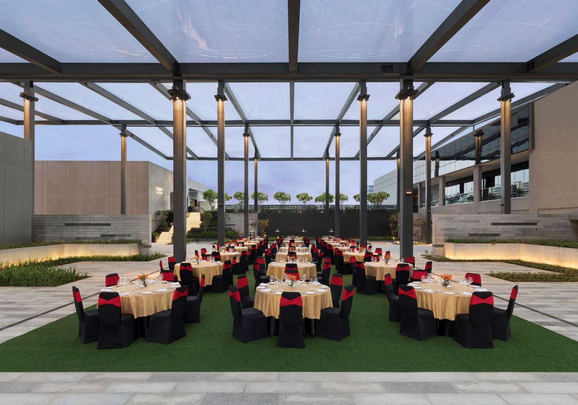 Hilton Garden Embassy Manyata Business Park 4* Bangalore
