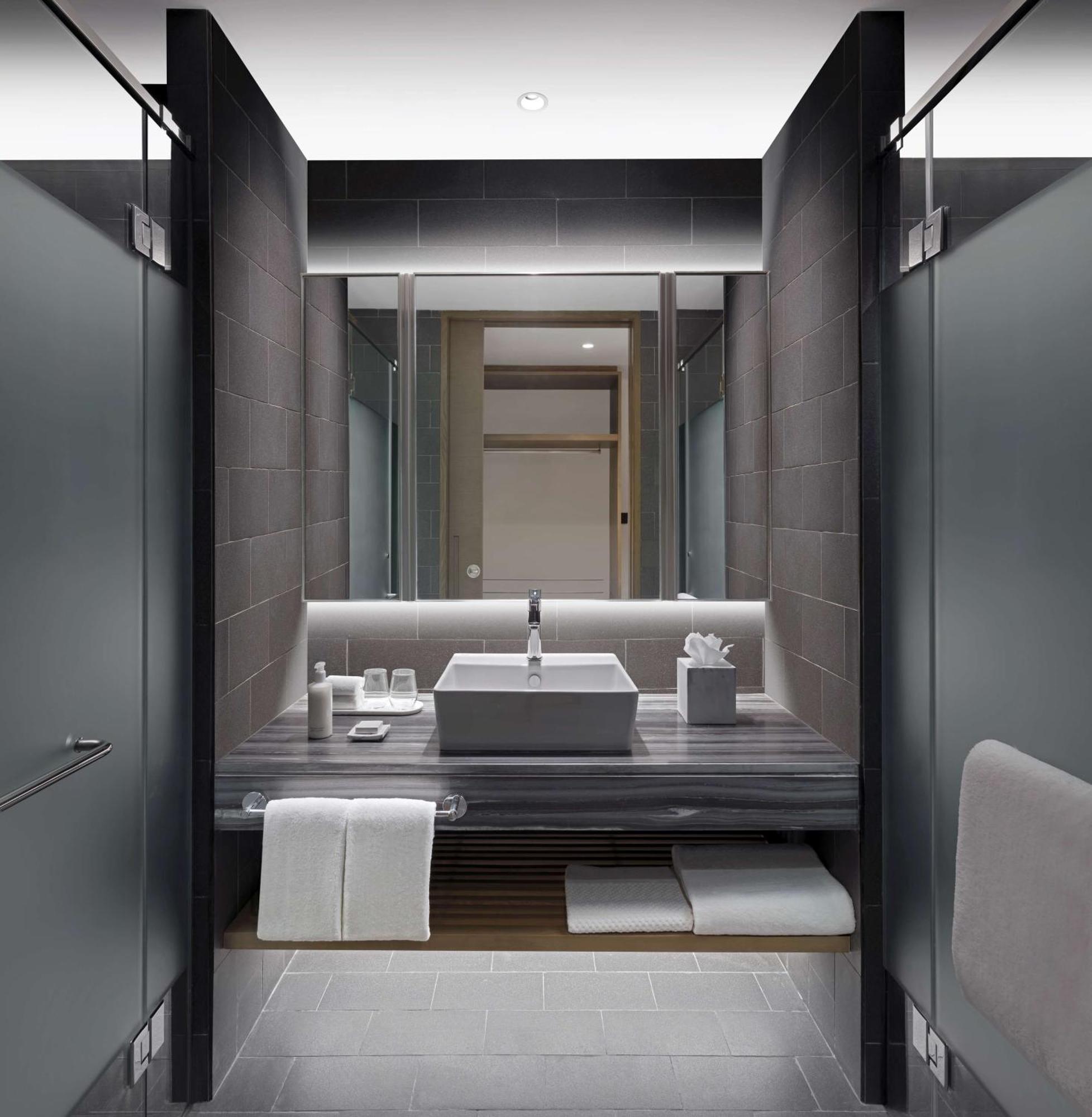 Hilton Garden Embassy Manyata Business Park Hotel 4*