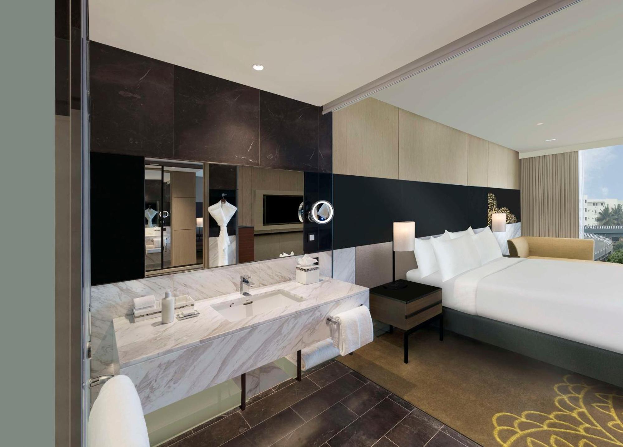 Hilton Embassy Manyata Business Park Hotel 5*