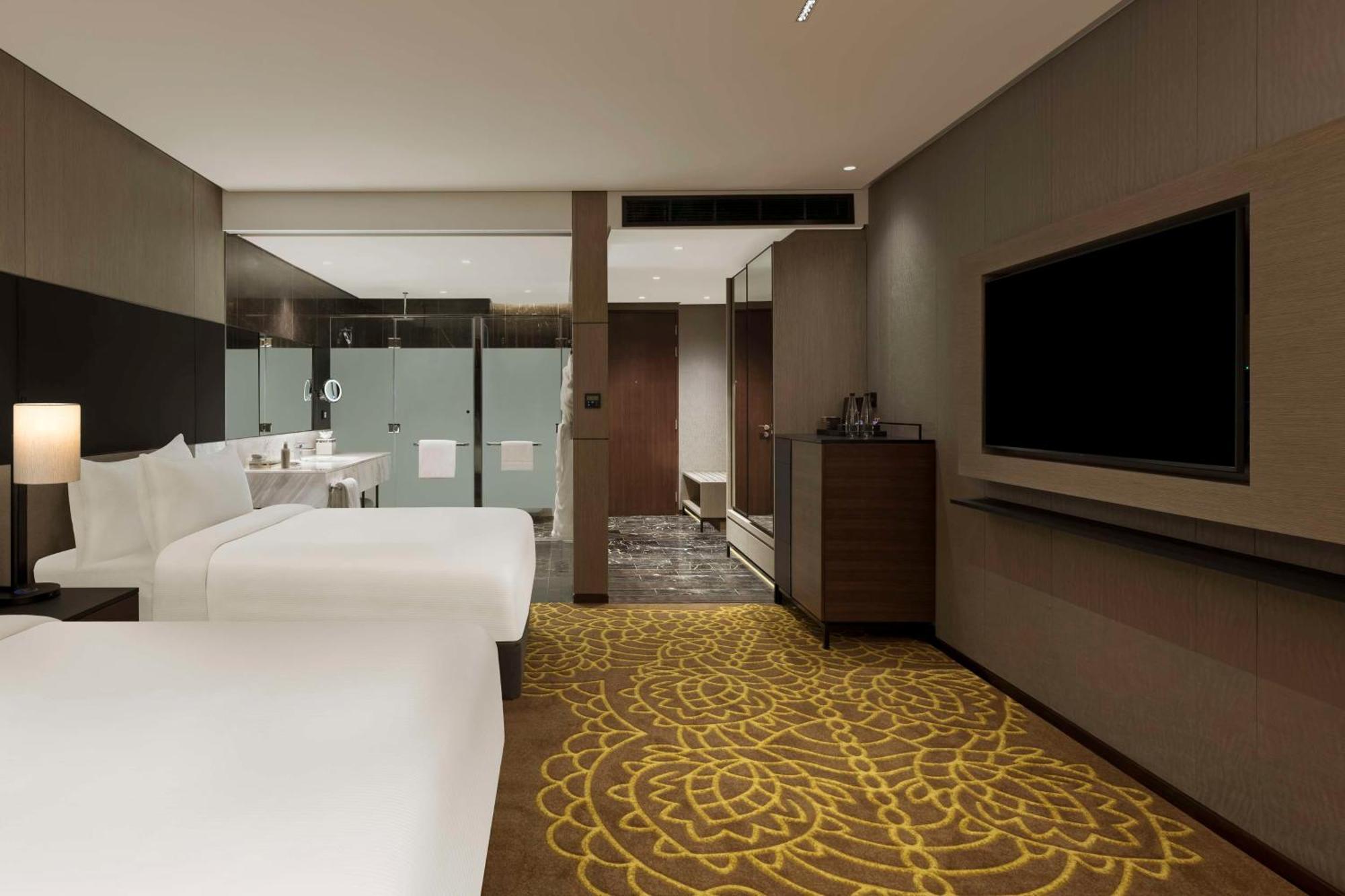 Hotel Hilton Embassy Manyata Business Park 5*