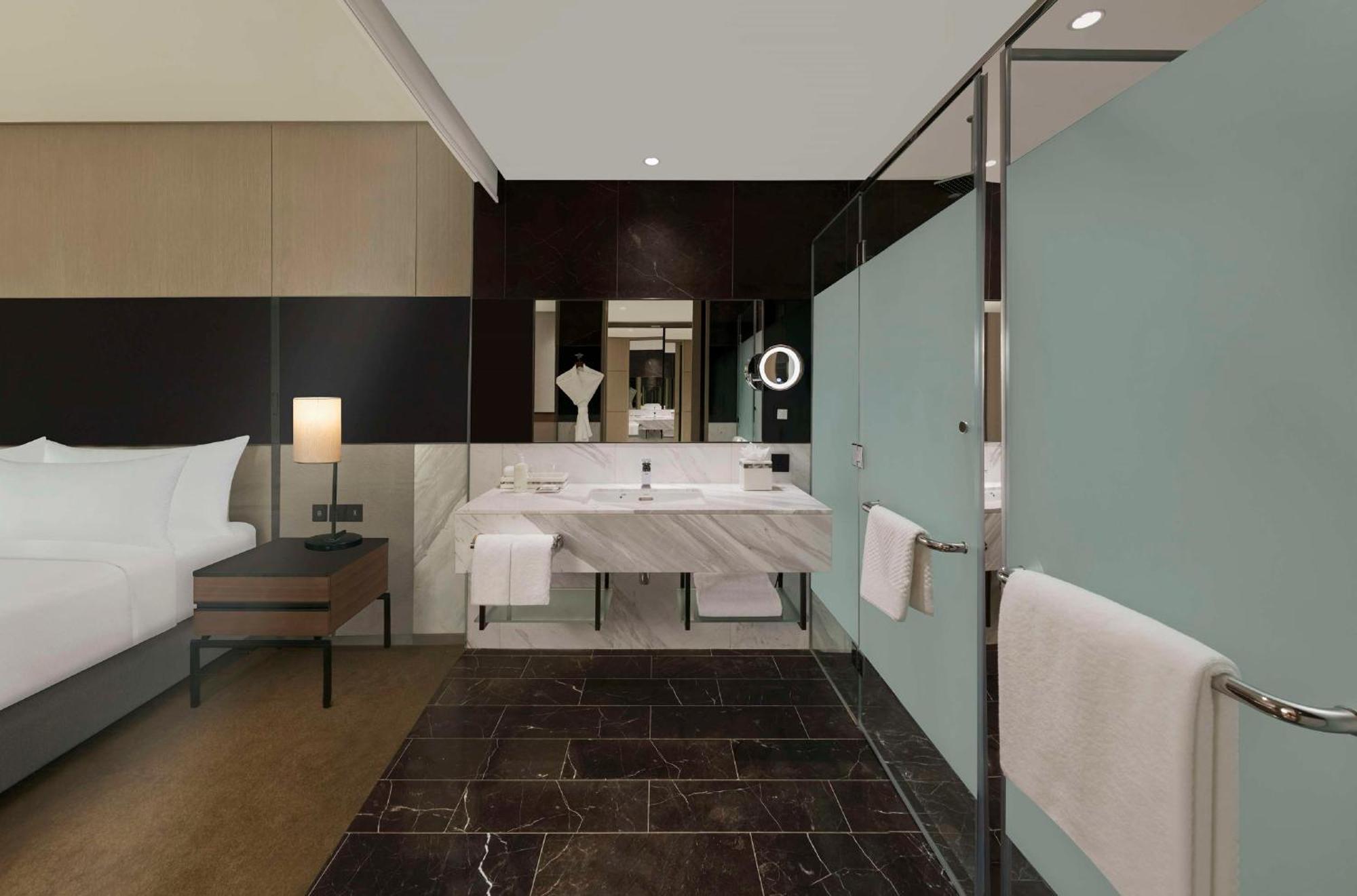 Hilton Embassy Manyata Business Park 5* Bangalore
