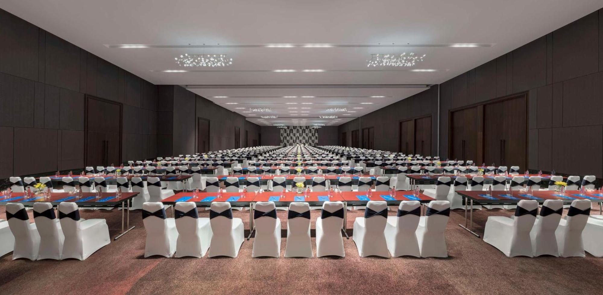 Hotel Hilton Embassy Manyata Business Park 5*