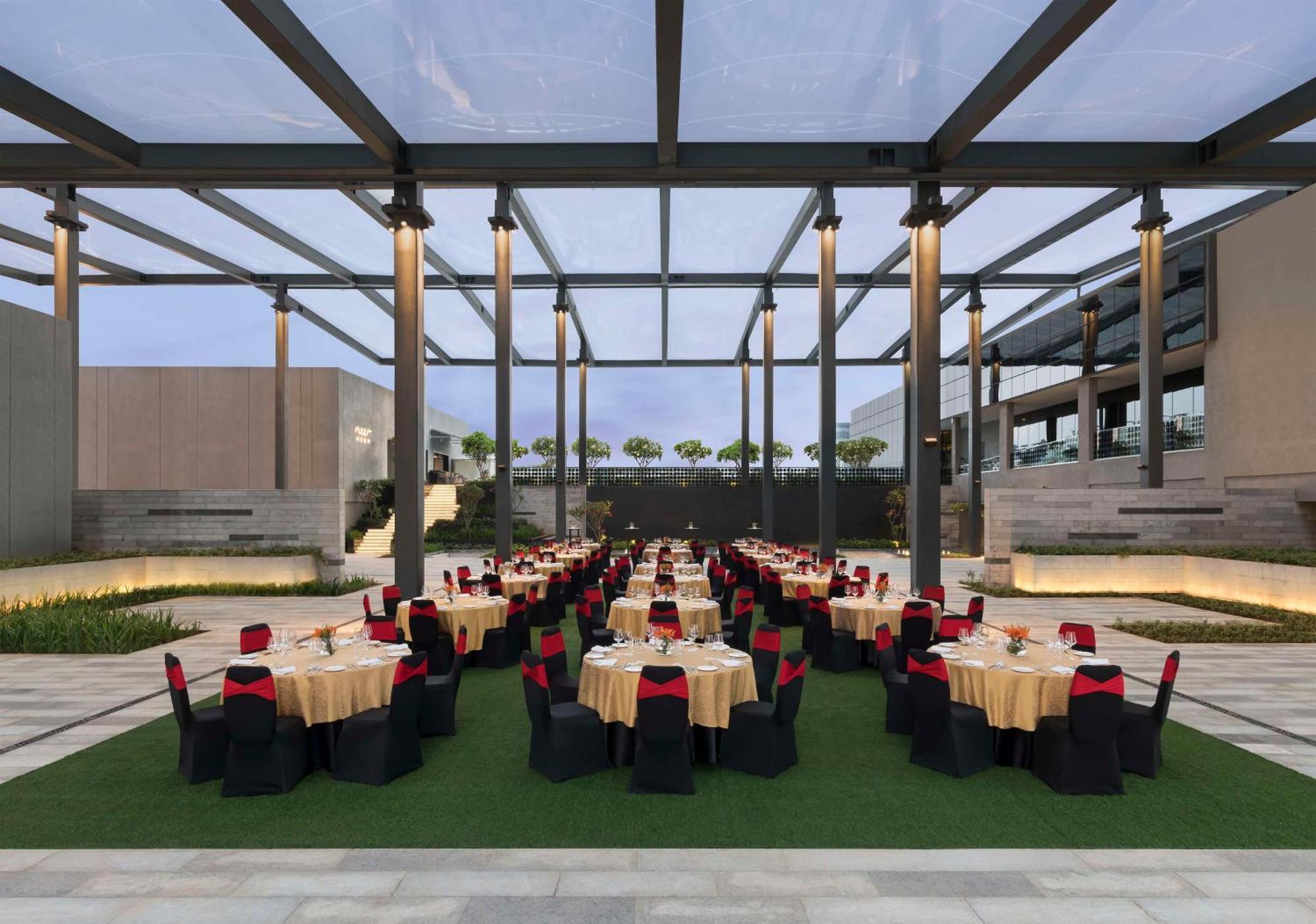 Hotel Hilton Embassy Manyata Business Park