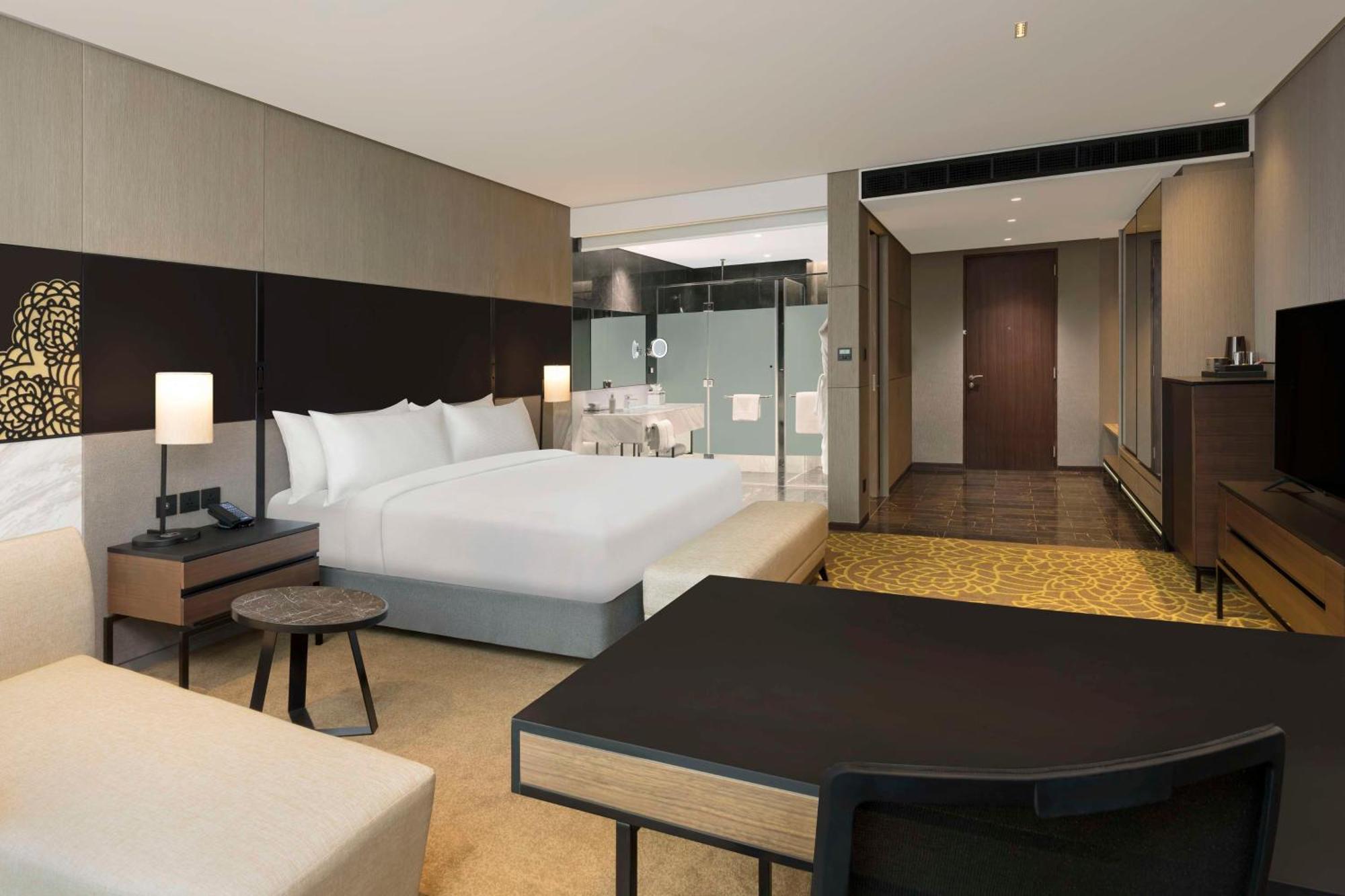 Hilton Embassy Manyata Business Park Hotel 5*