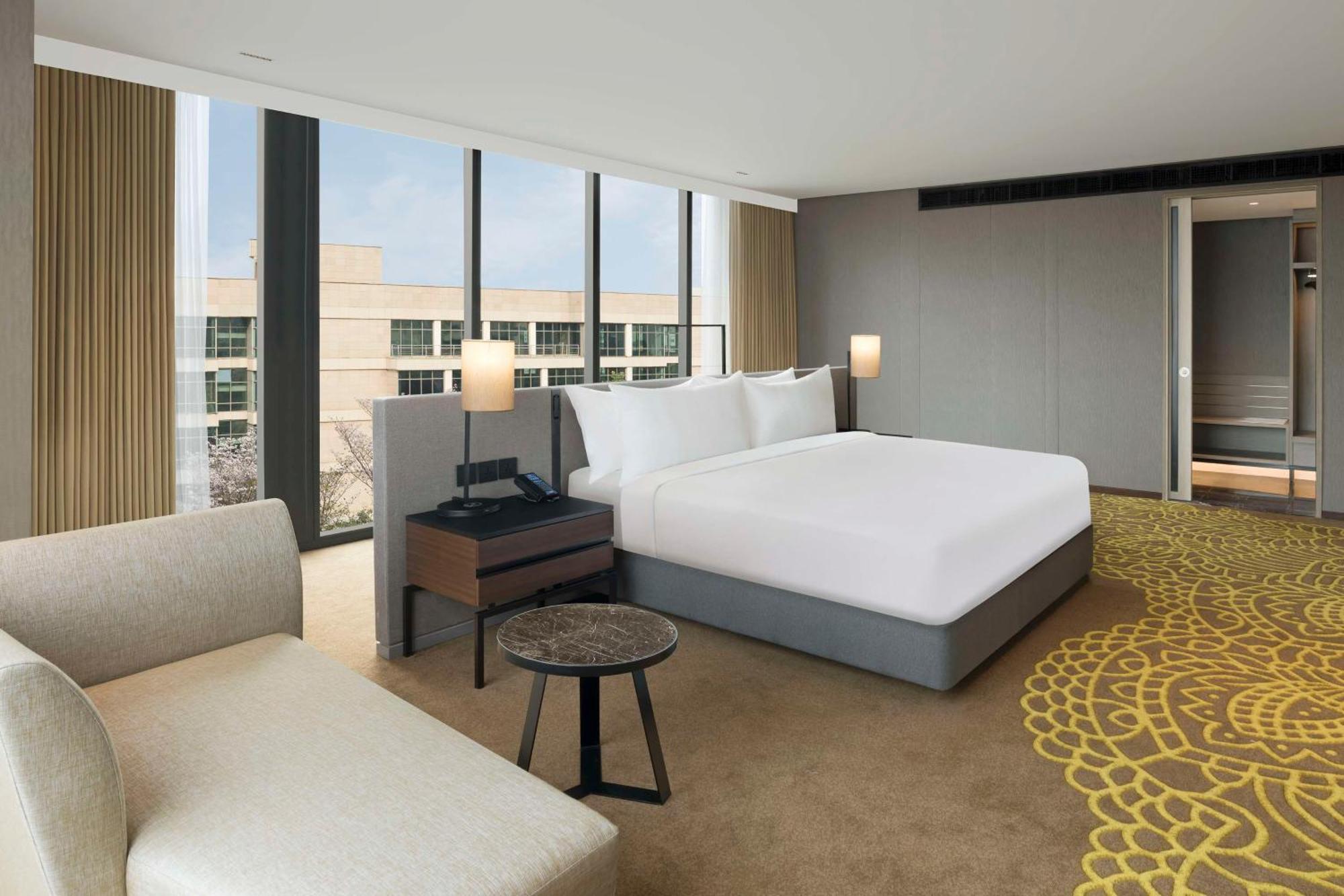 Hilton Embassy Manyata Business Park Hotel Bangalore