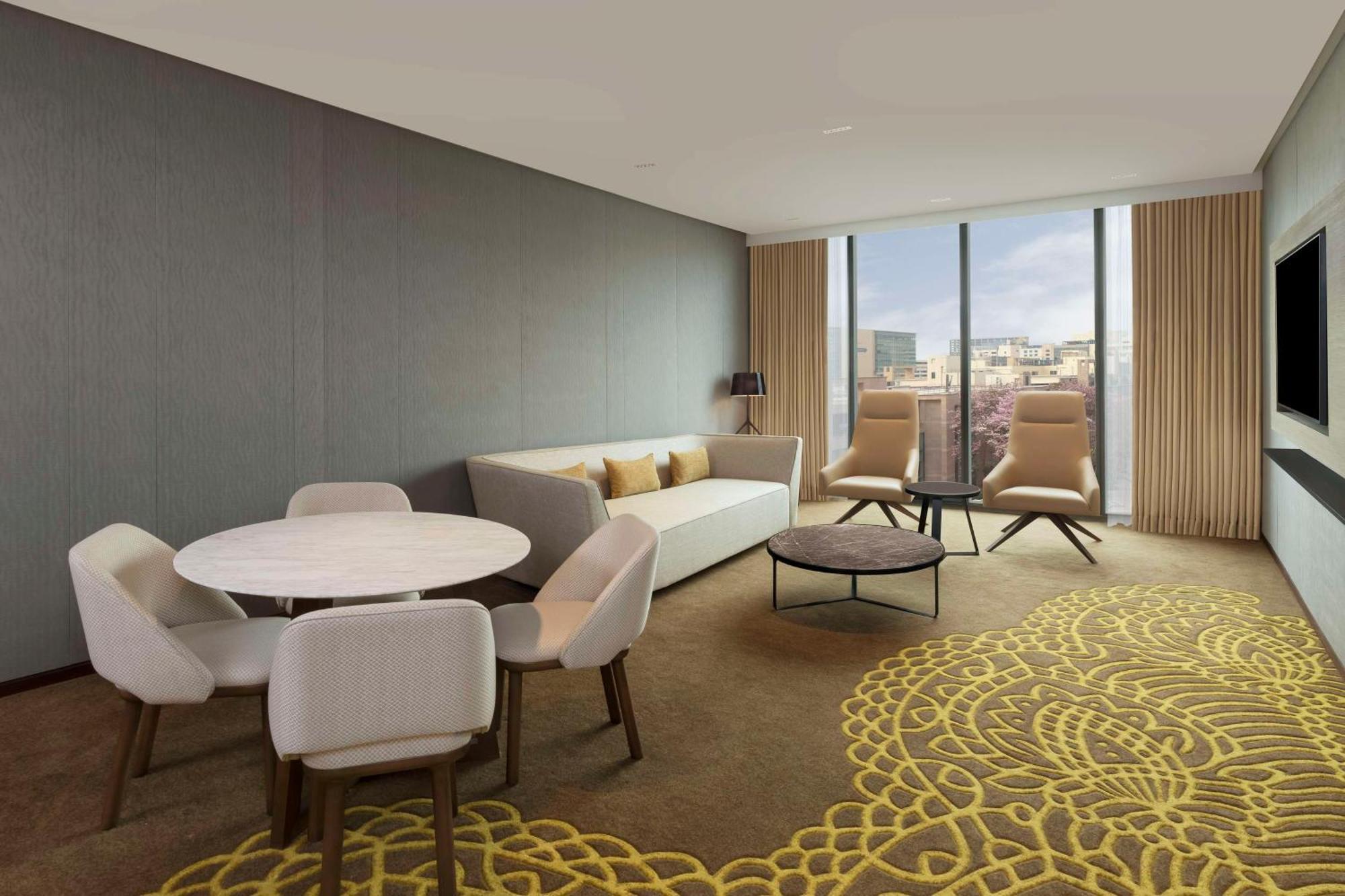 Hotel Hilton Embassy Manyata Business Park 5*