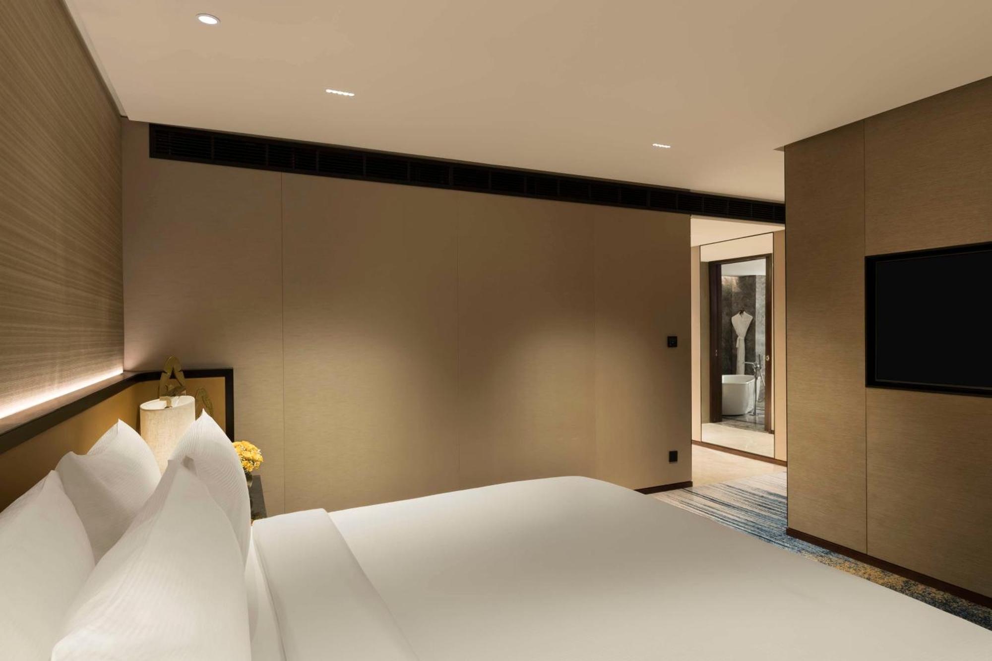 Hilton Embassy Manyata Business Park Hotel 5*
