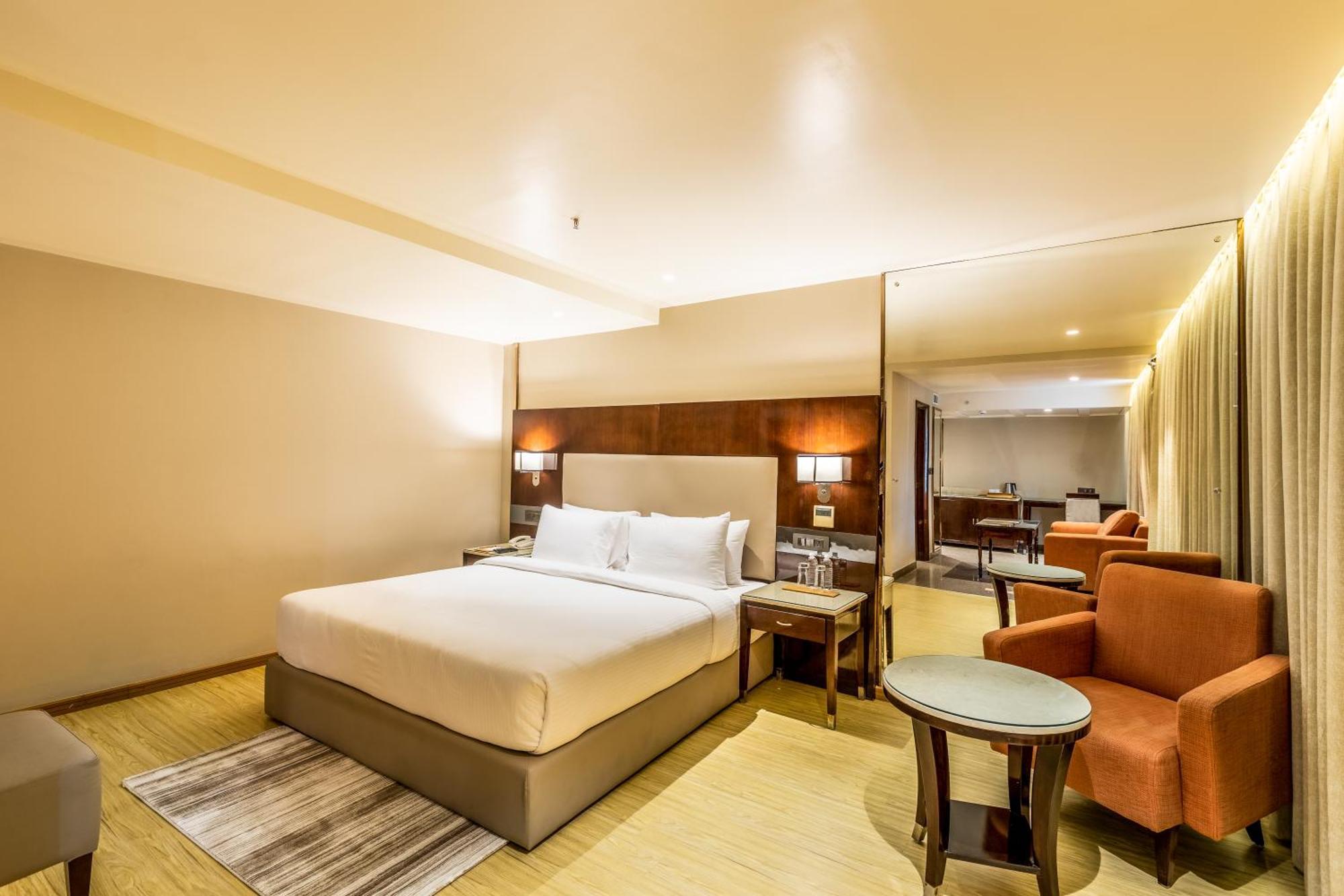 Hotel Citadel Sarovar Portico 4*