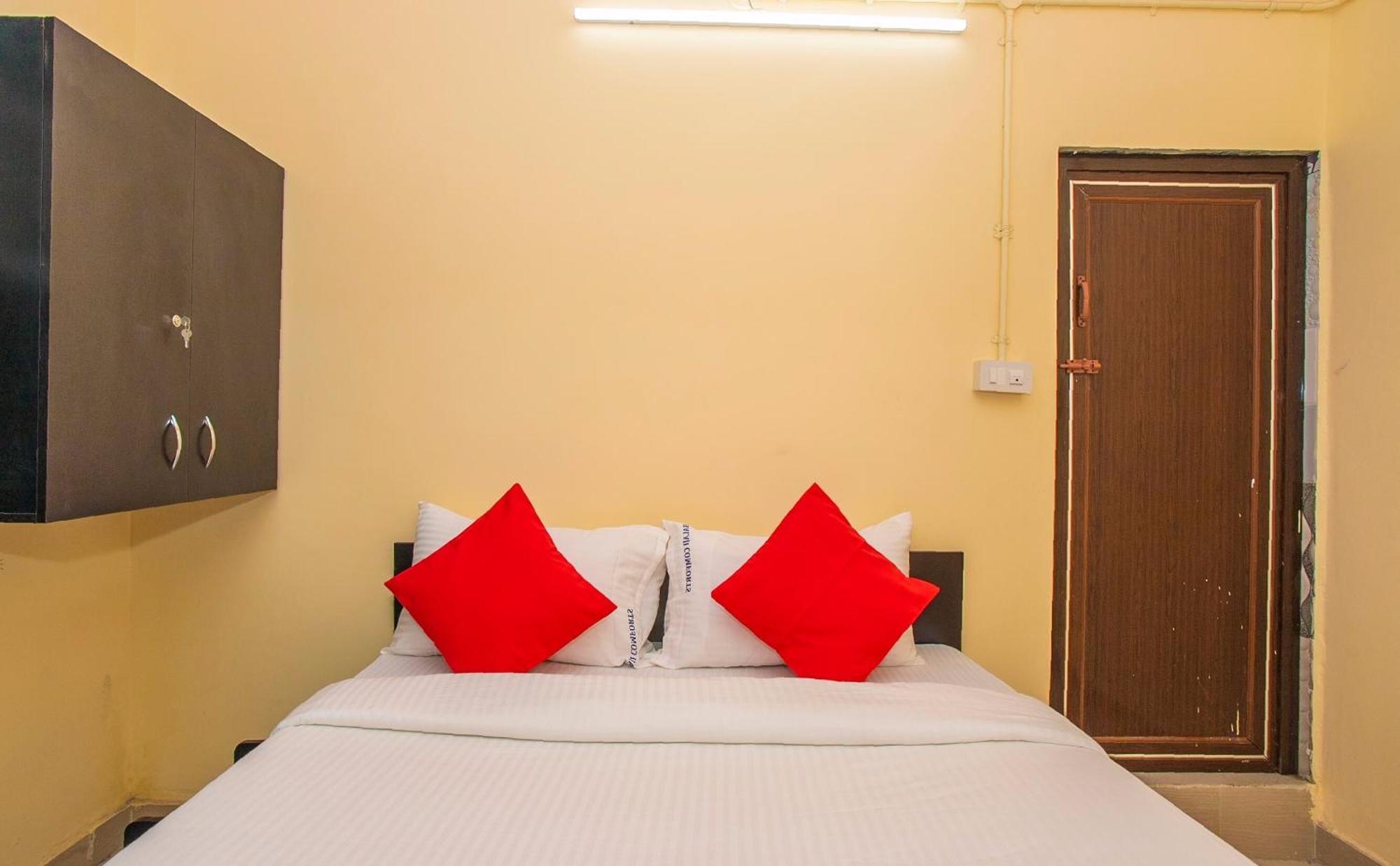 Hotel O Sri Hari Premium Comforts Near Sandhya Digital K Theatre