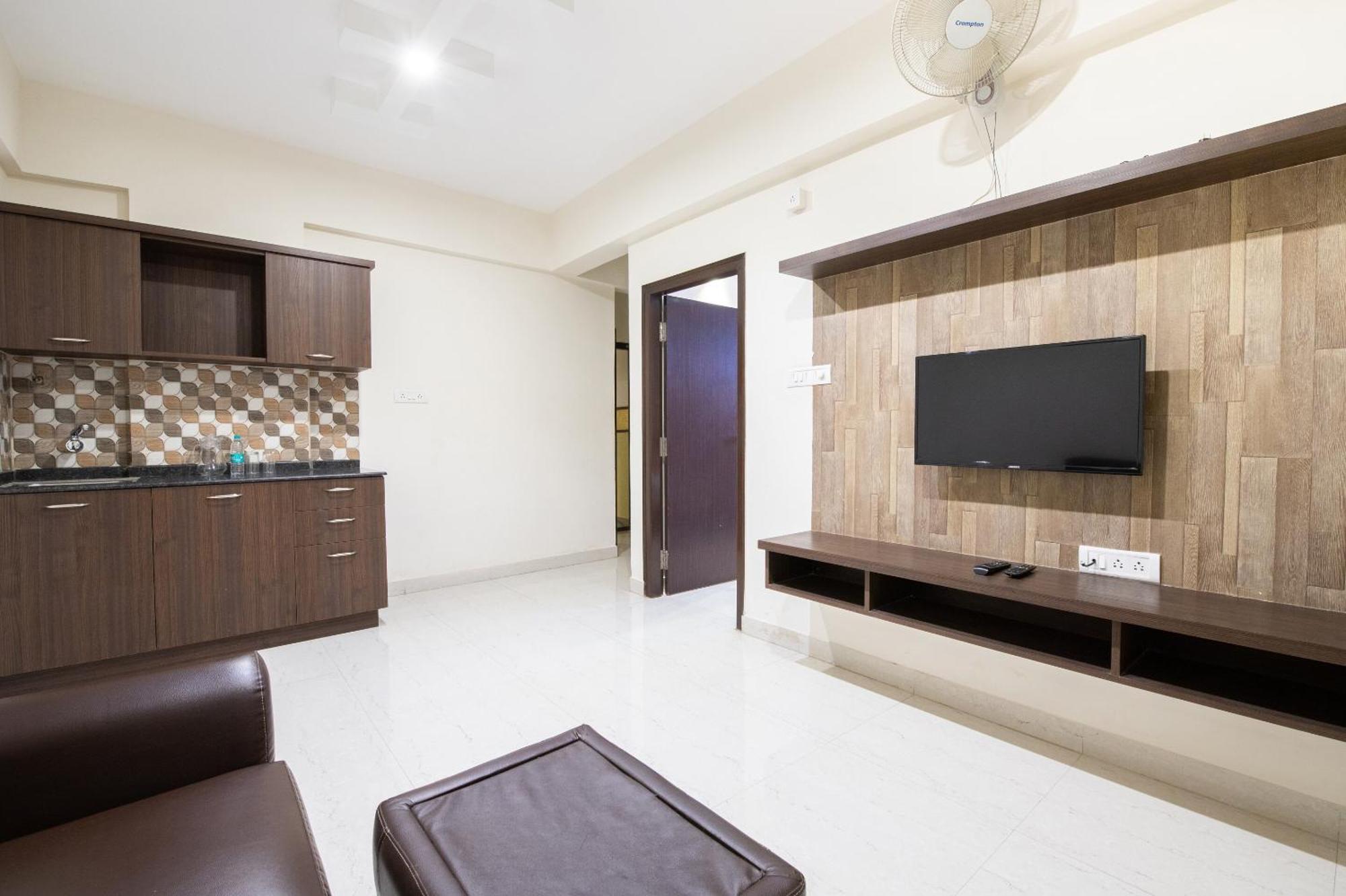 Capital O 9917 Sjr And Comforts Hotel