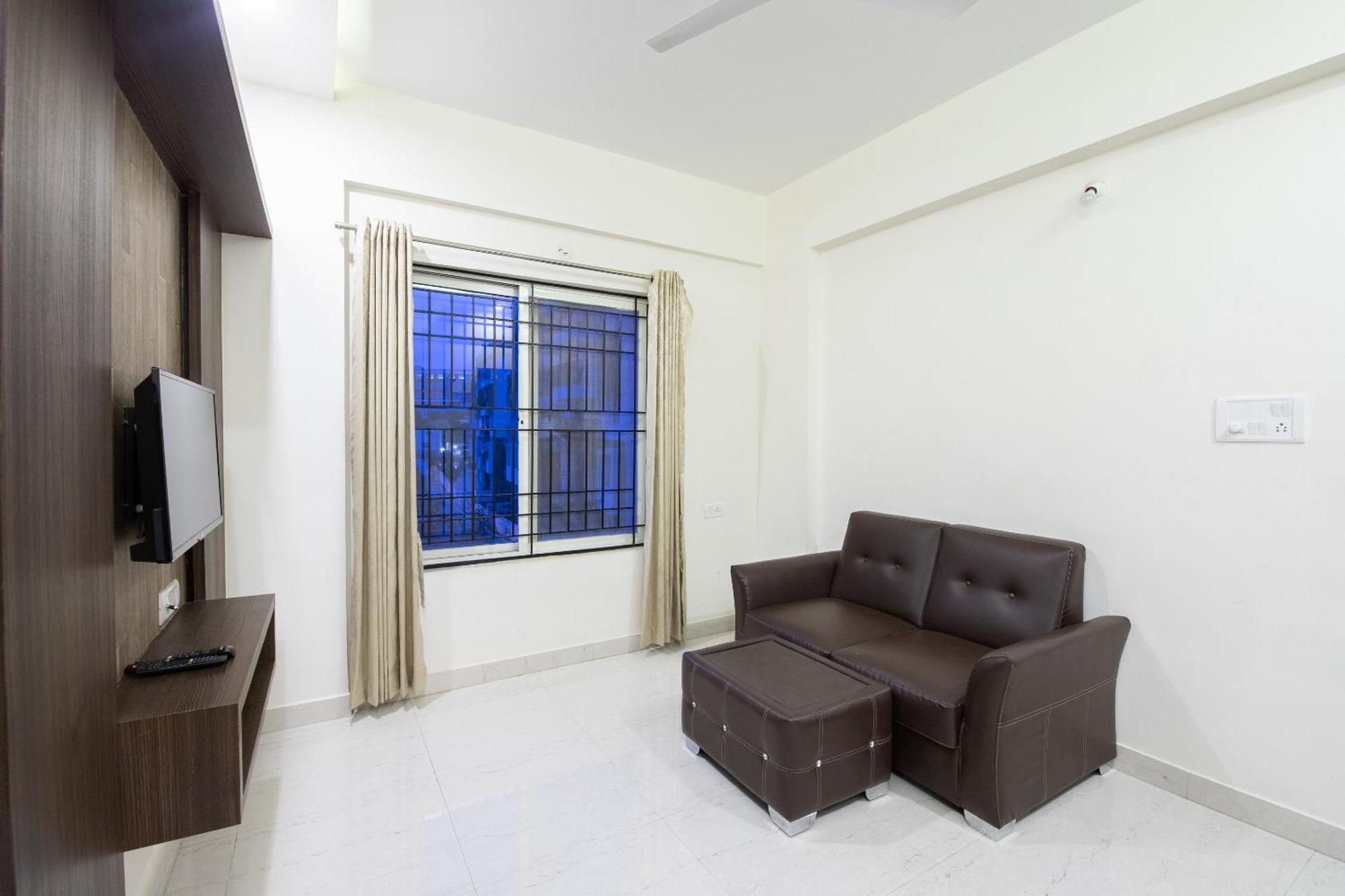 Capital O 9917 Sjr And Comforts Hotel 3*