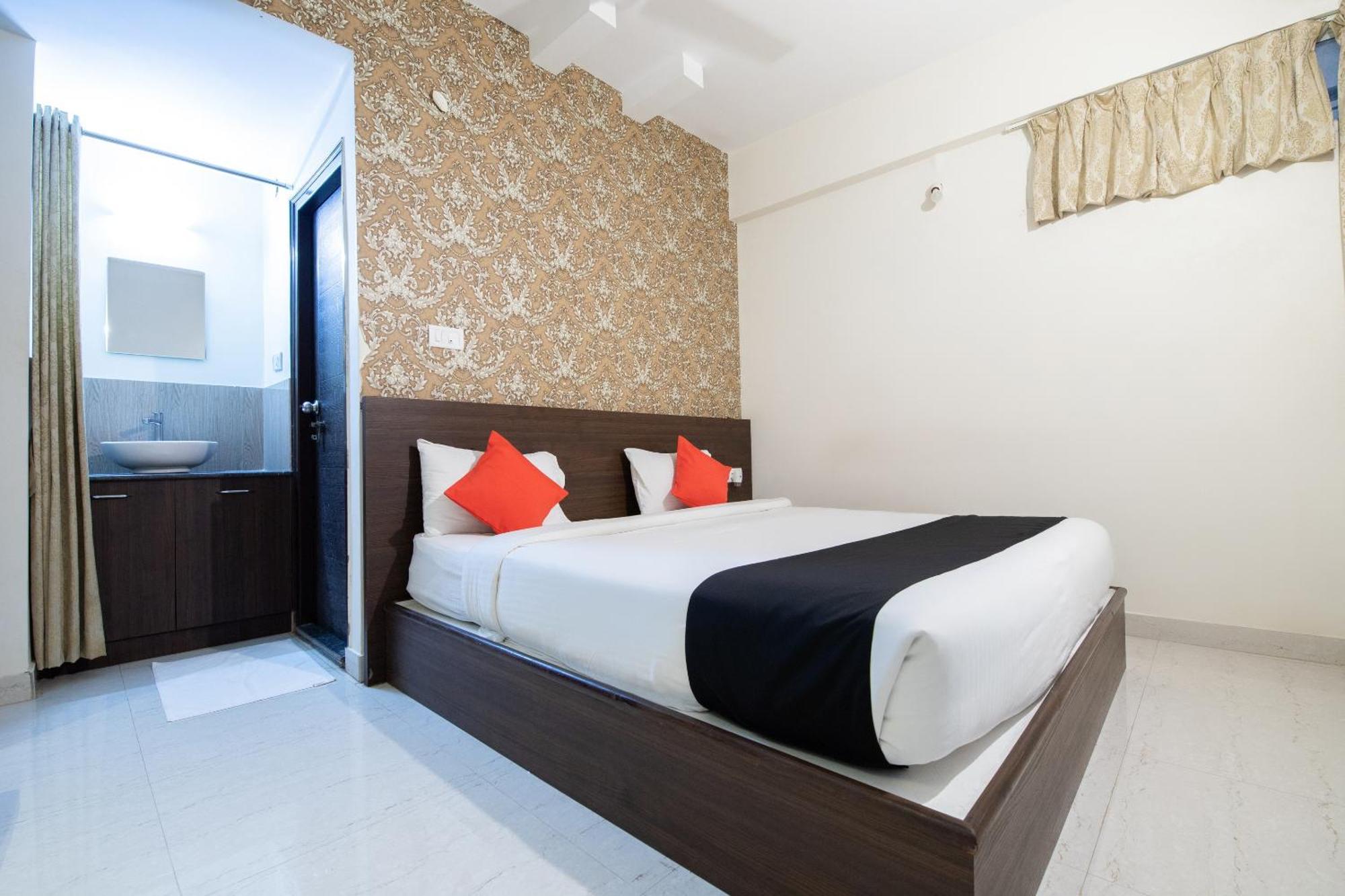 Capital O 9917 Sjr And Comforts Bangalore