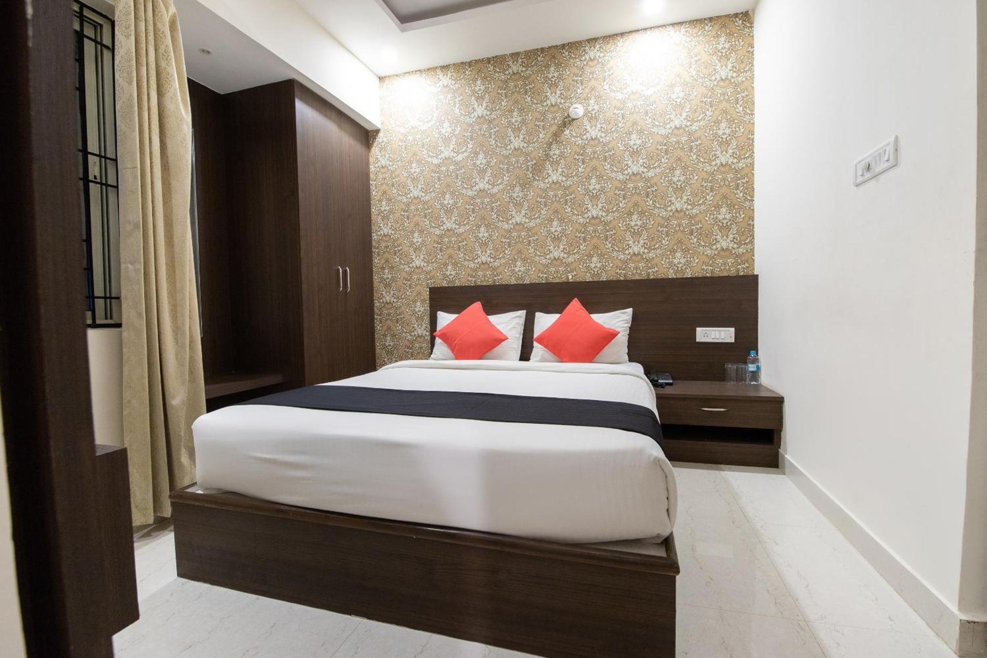 Capital O 9917 Sjr And Comforts 3* Bangalore