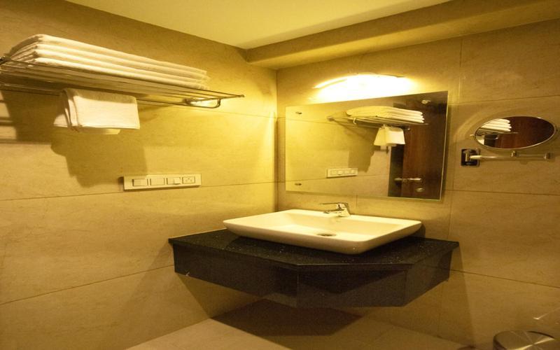 Hotel O Nar Comforts Near Ksr Railway Station