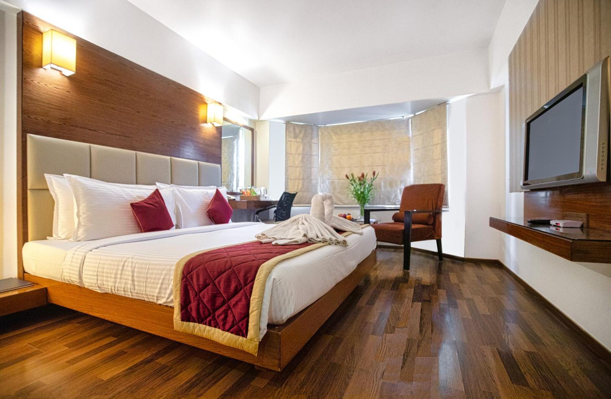 Monarch Luxur - Infantry Road Bangalore