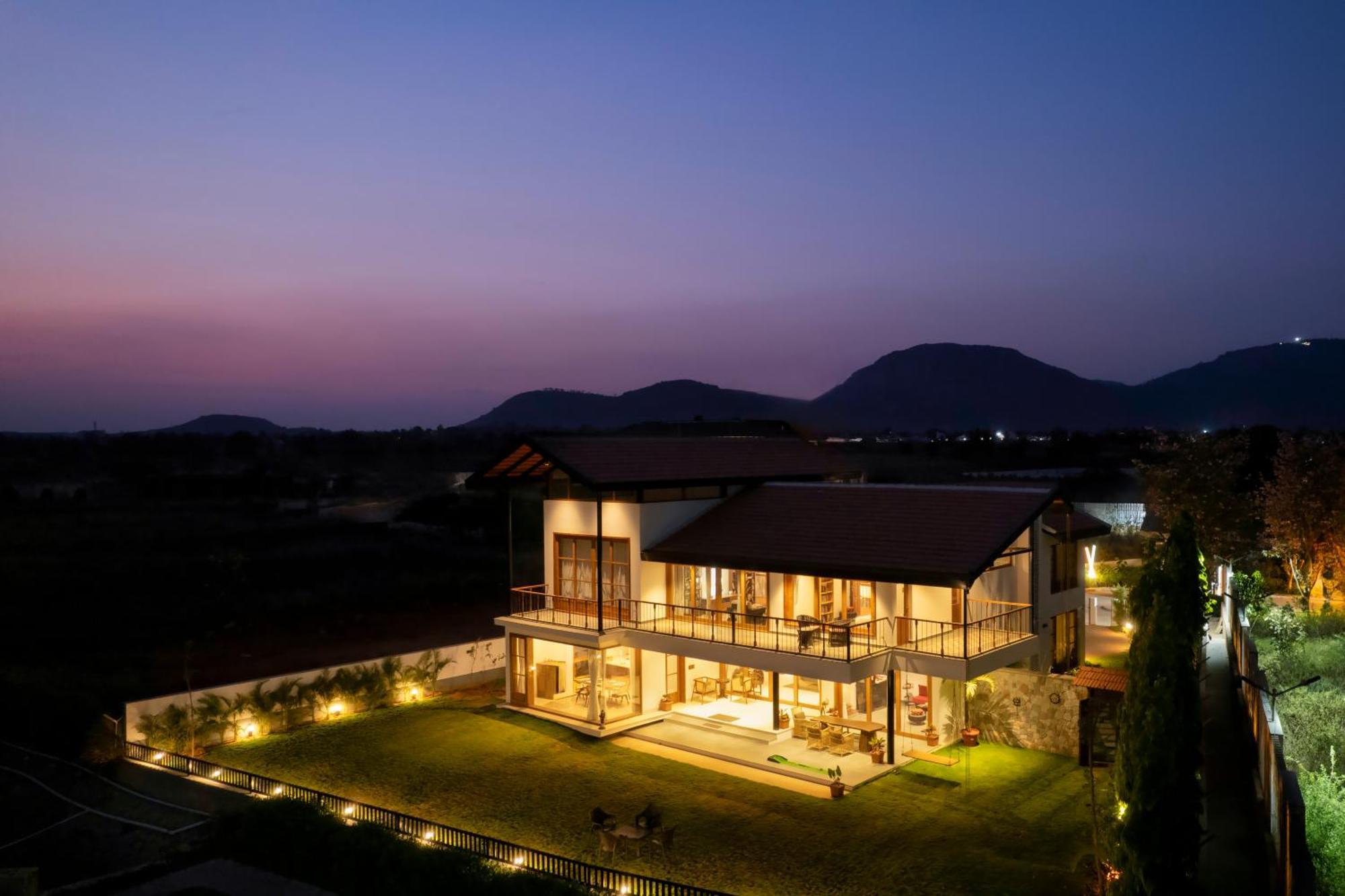Saffronstays Niranta- 4-bdr On Golf Course Near