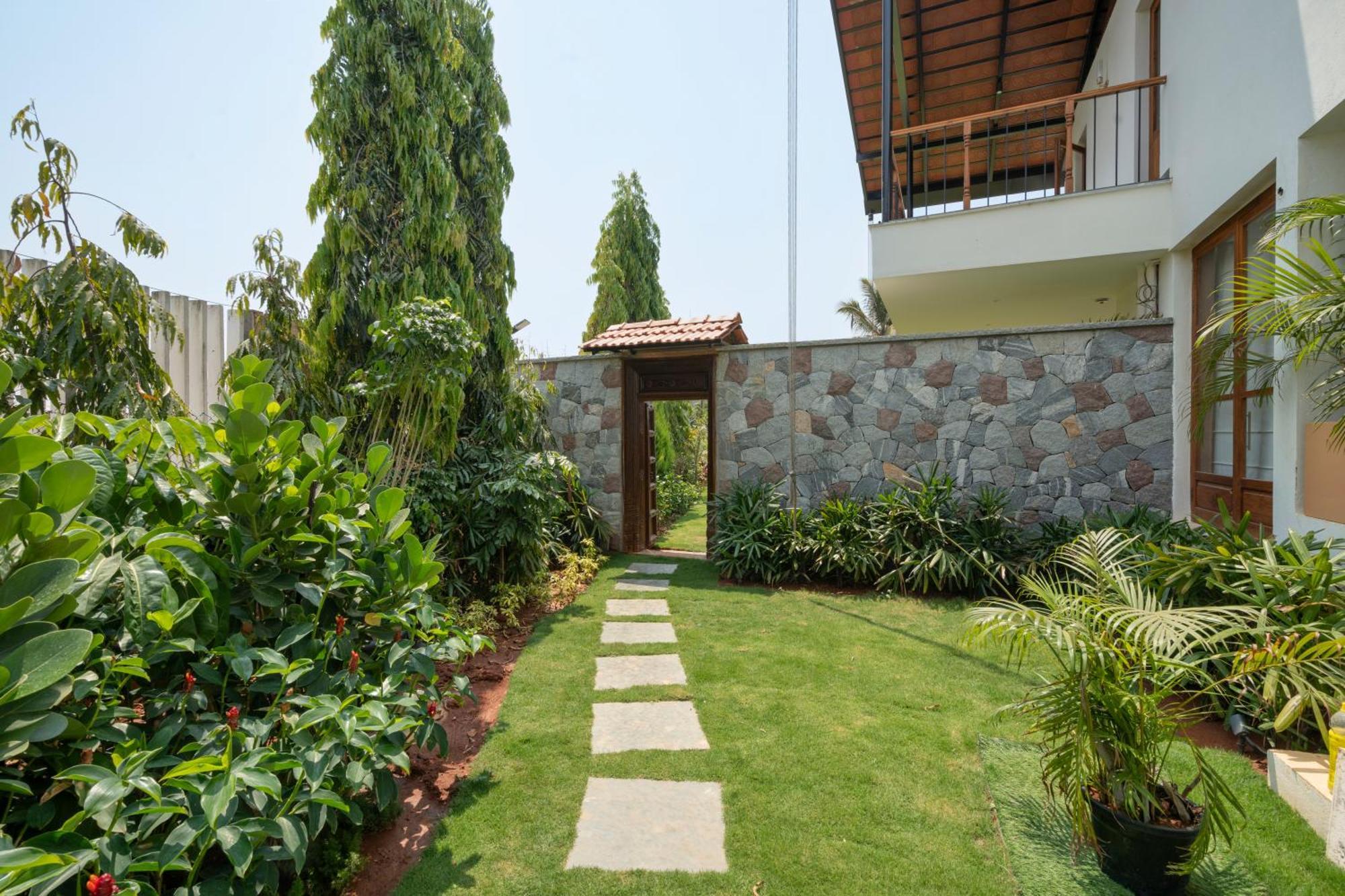 Saffronstays Niranta- 4-bdr On Golf Course Near