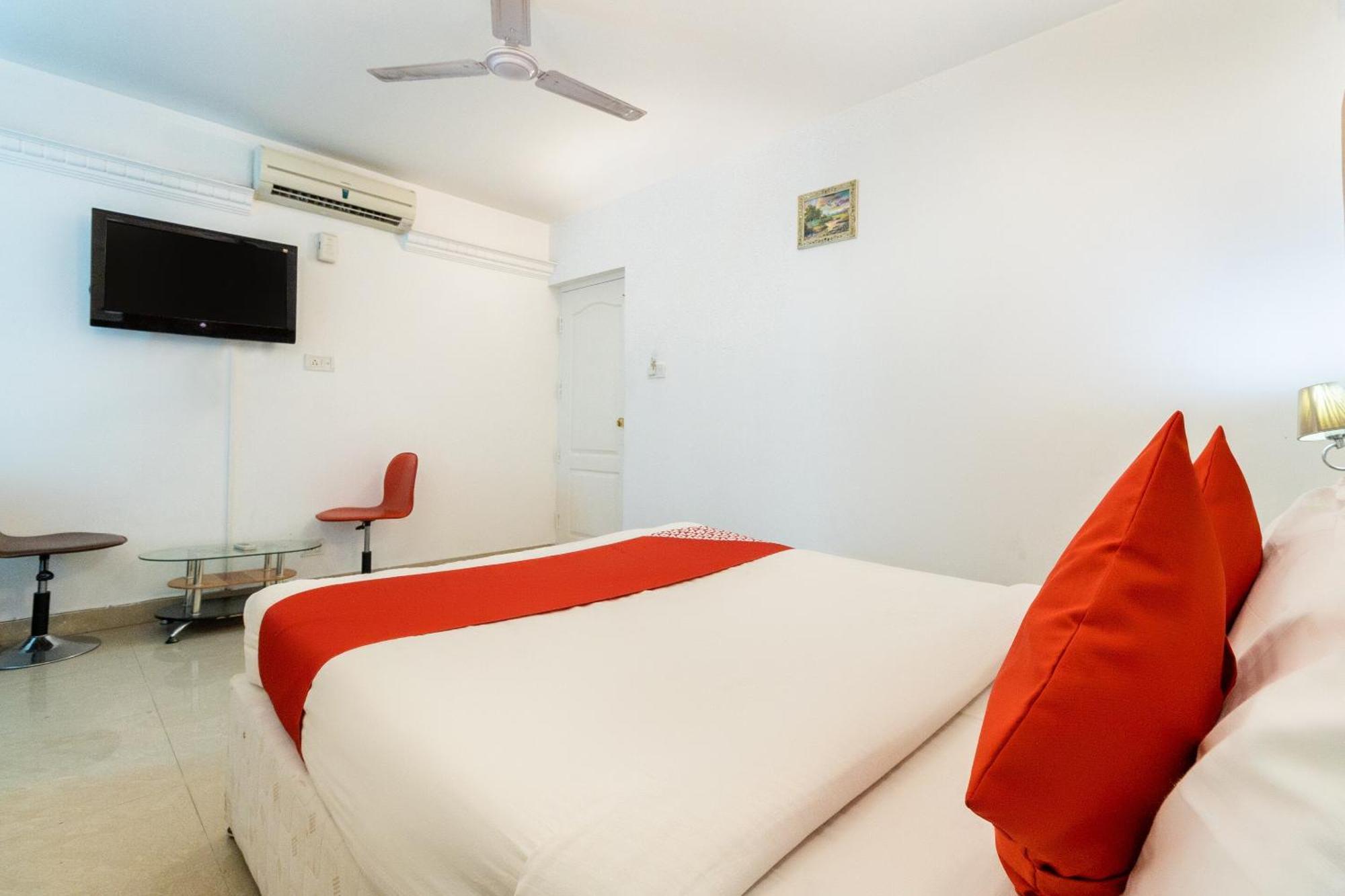 Oyo Fiesta Grand Hotel 3*