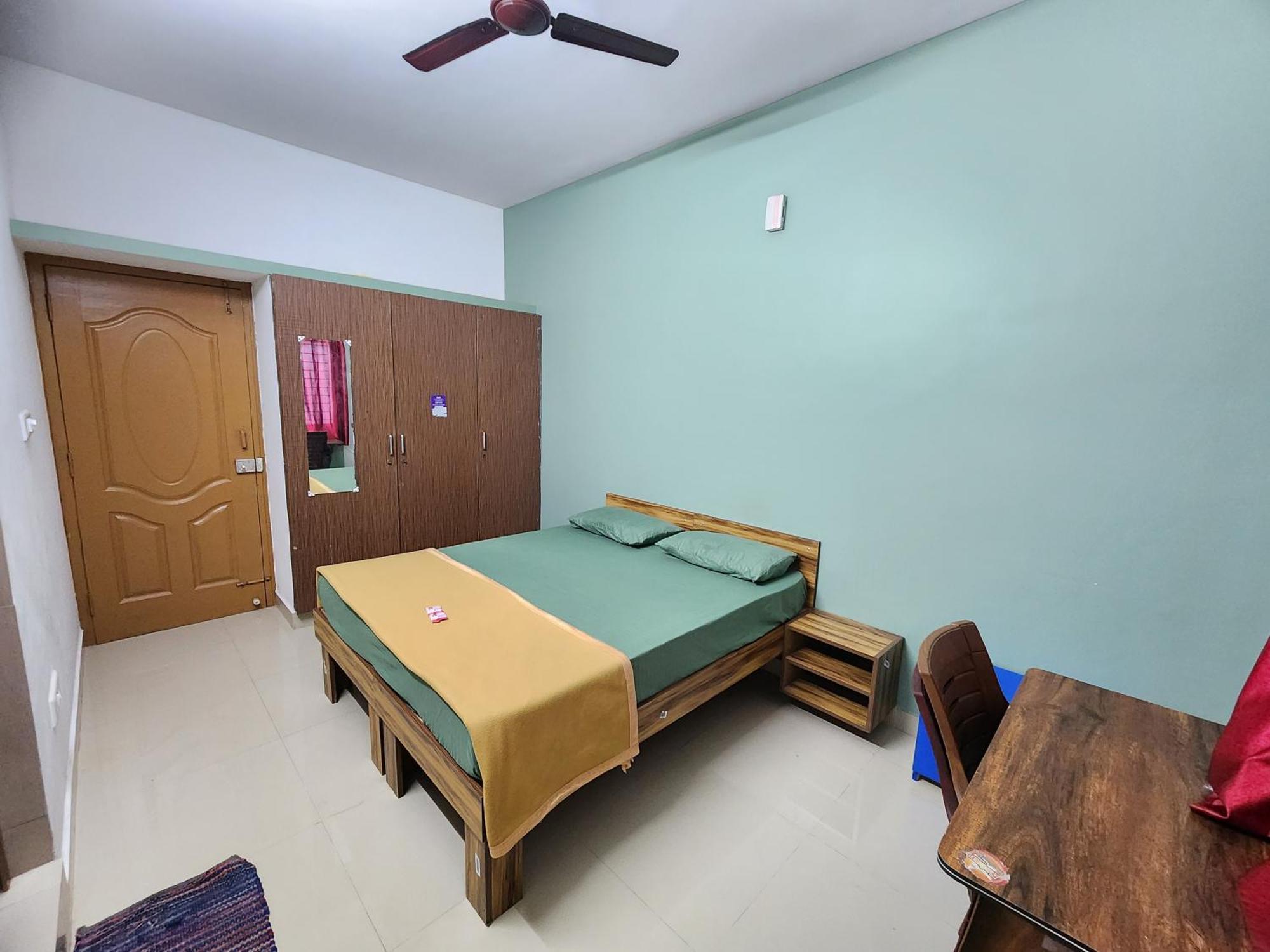 Squarstay Hotel *