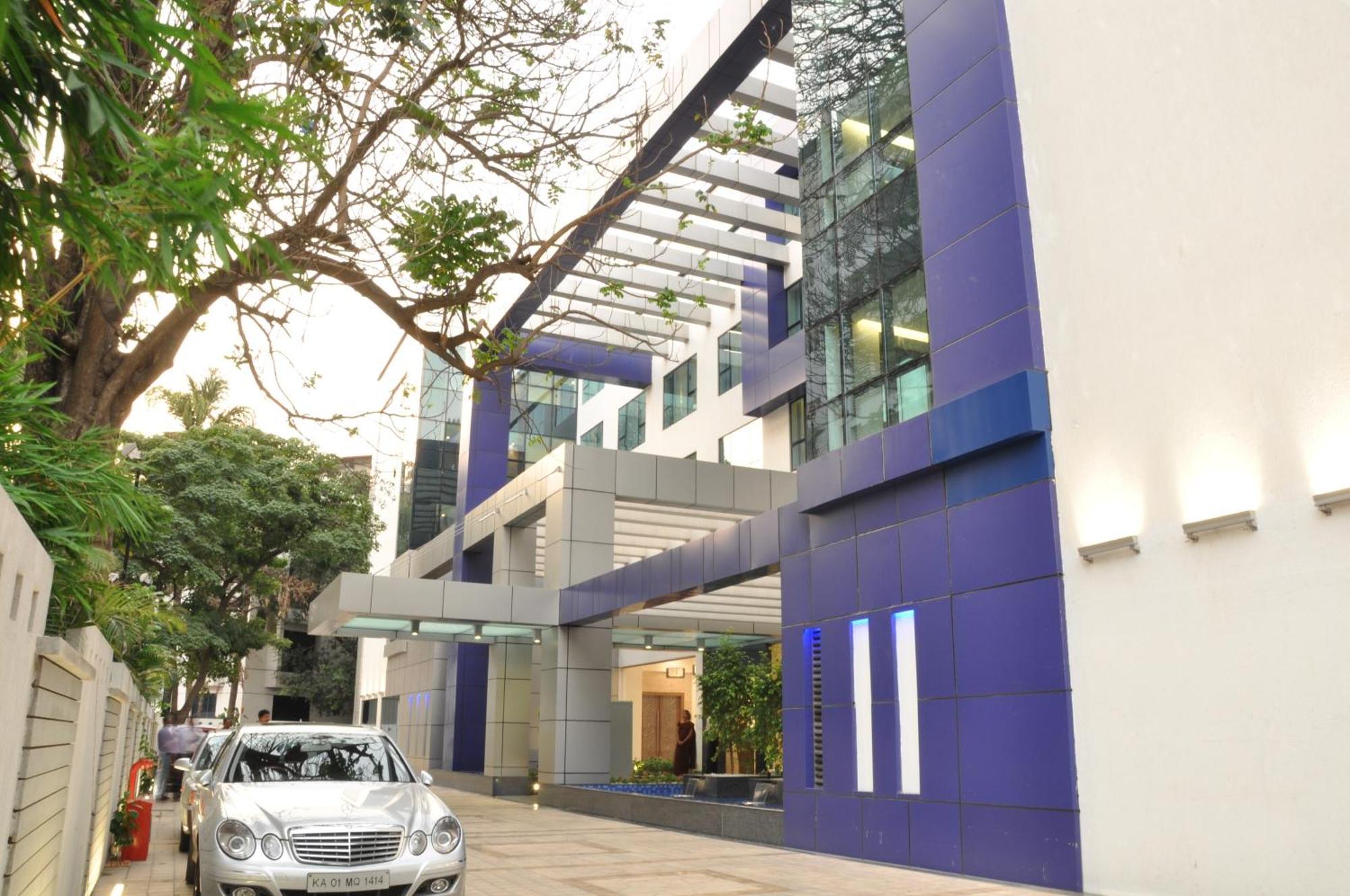 Hotel Adarsh Hamilton 4*