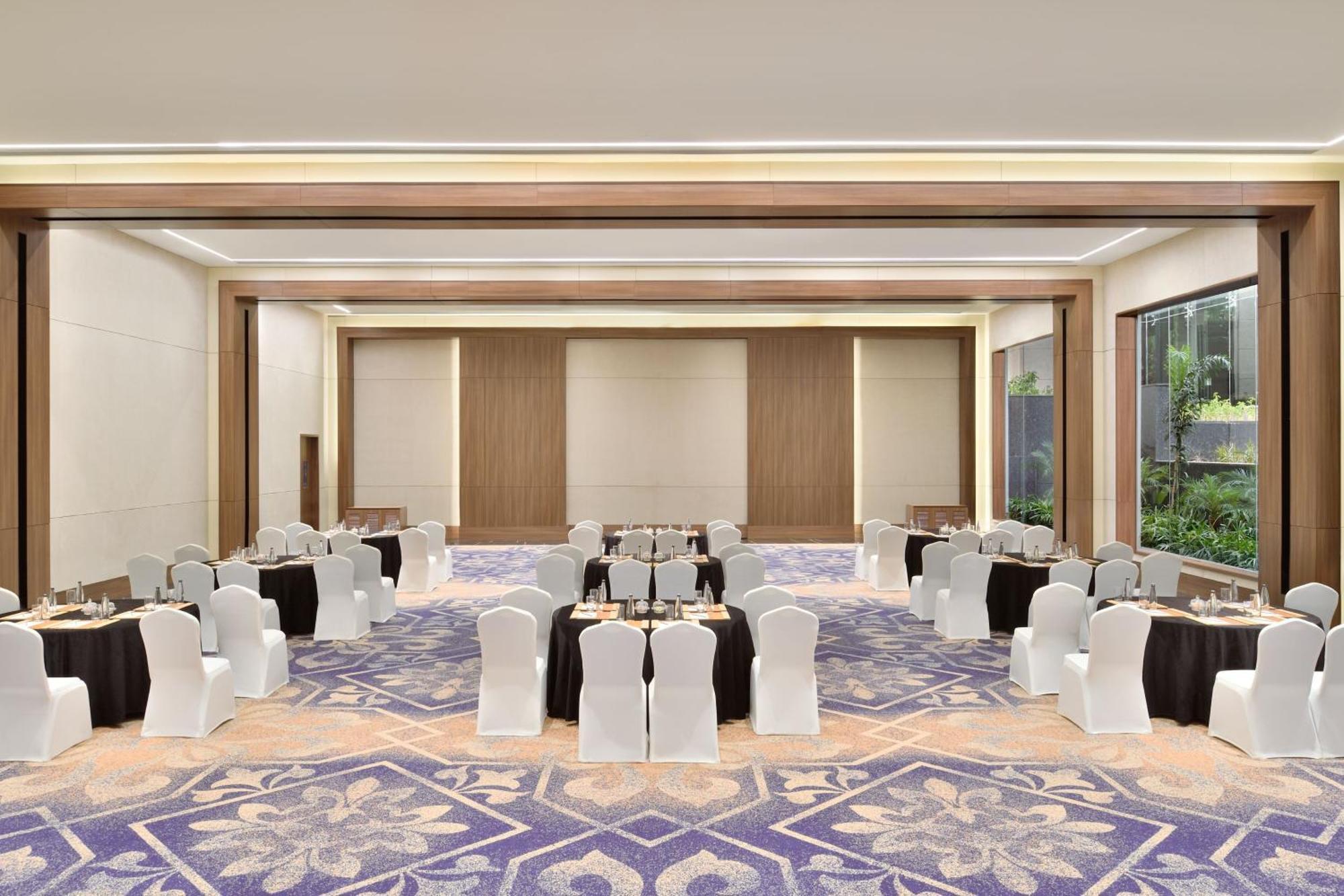 Hotel Sheraton Grand Whitefield & Convention Center 5*