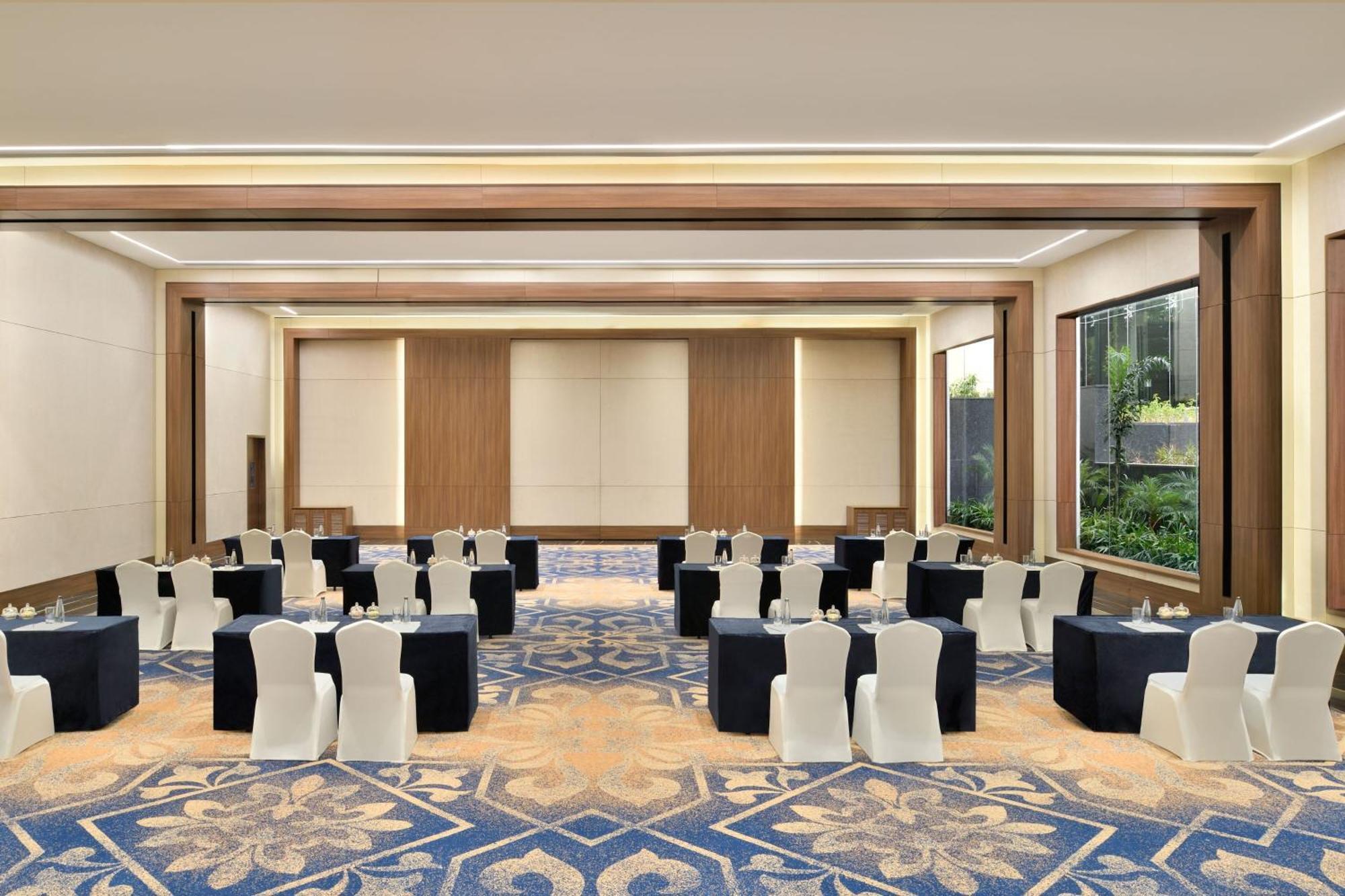 Sheraton Grand Whitefield & Convention Center 5*