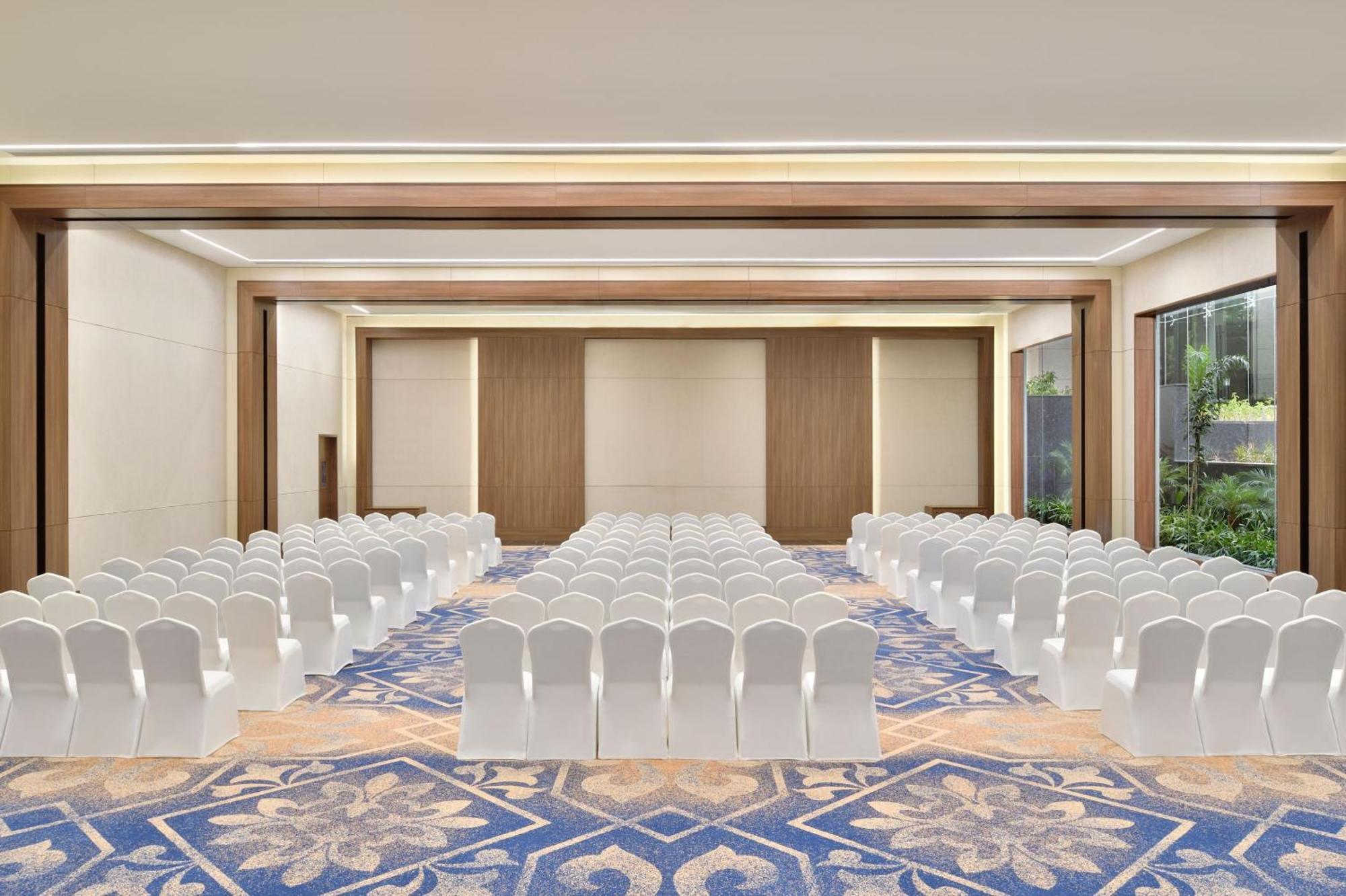 Sheraton Grand Whitefield & Convention Center 5*