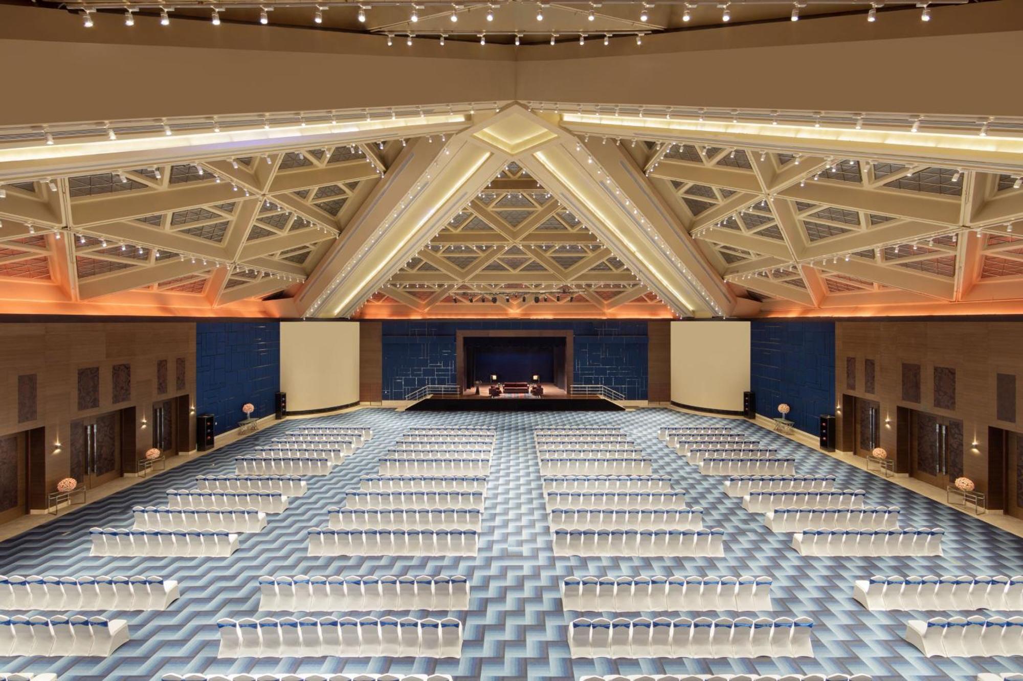 Sheraton Grand Whitefield & Convention Center 5*