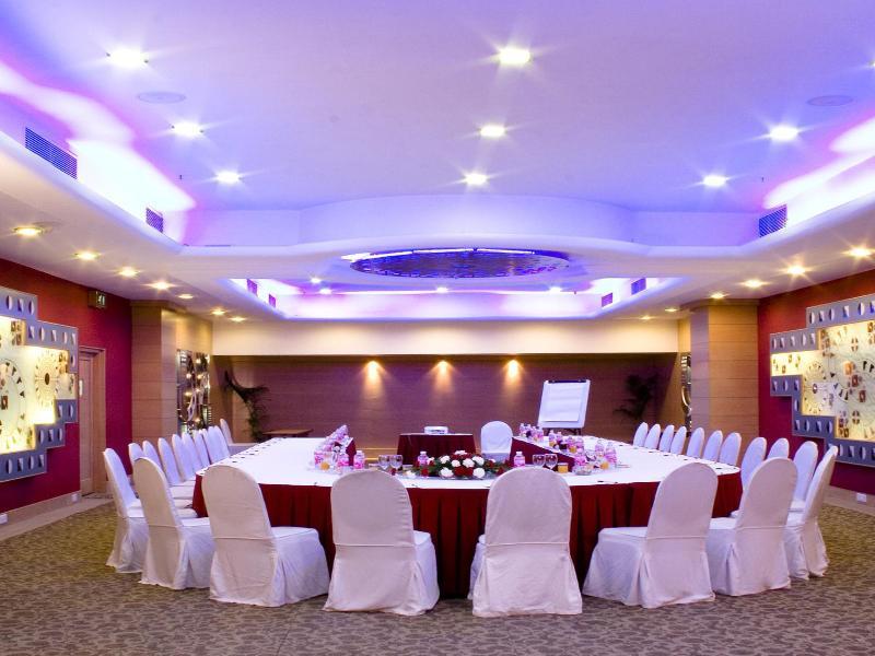 Le Meridien Hotel 5*
