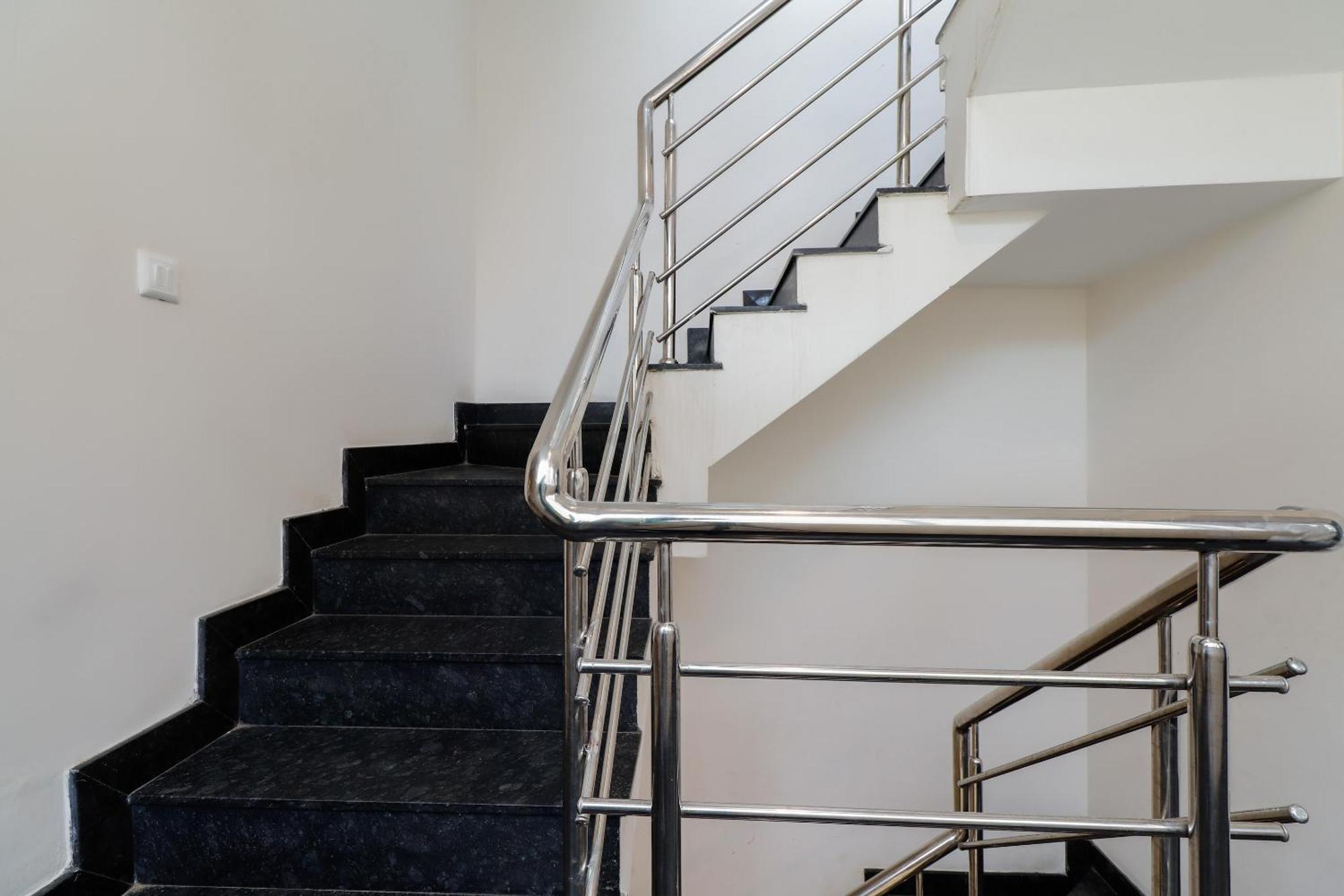 Gn Collection O Near Rajajinagar Industrial Estate 3*