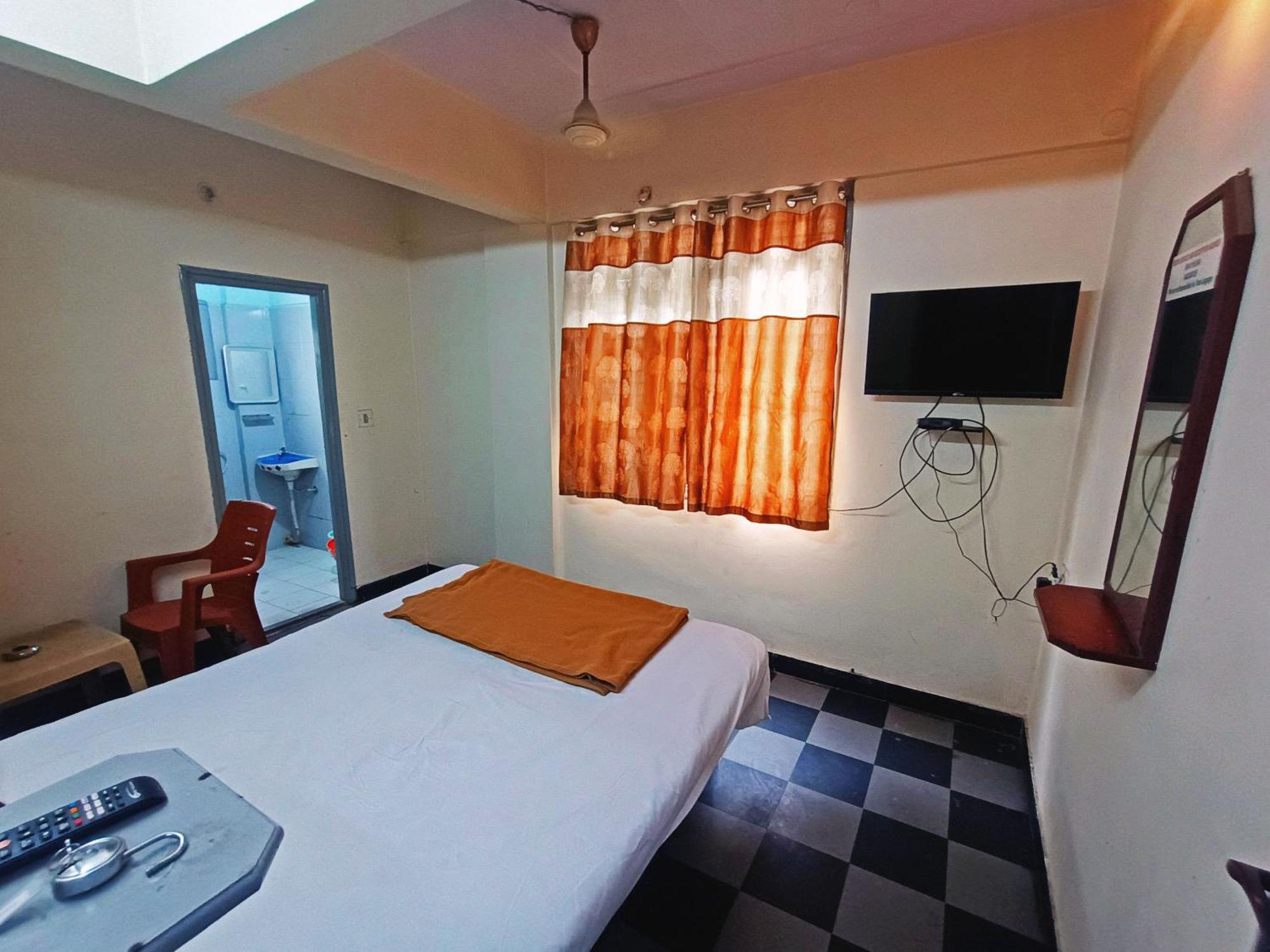 Hotel Thirumala Paradise 2*