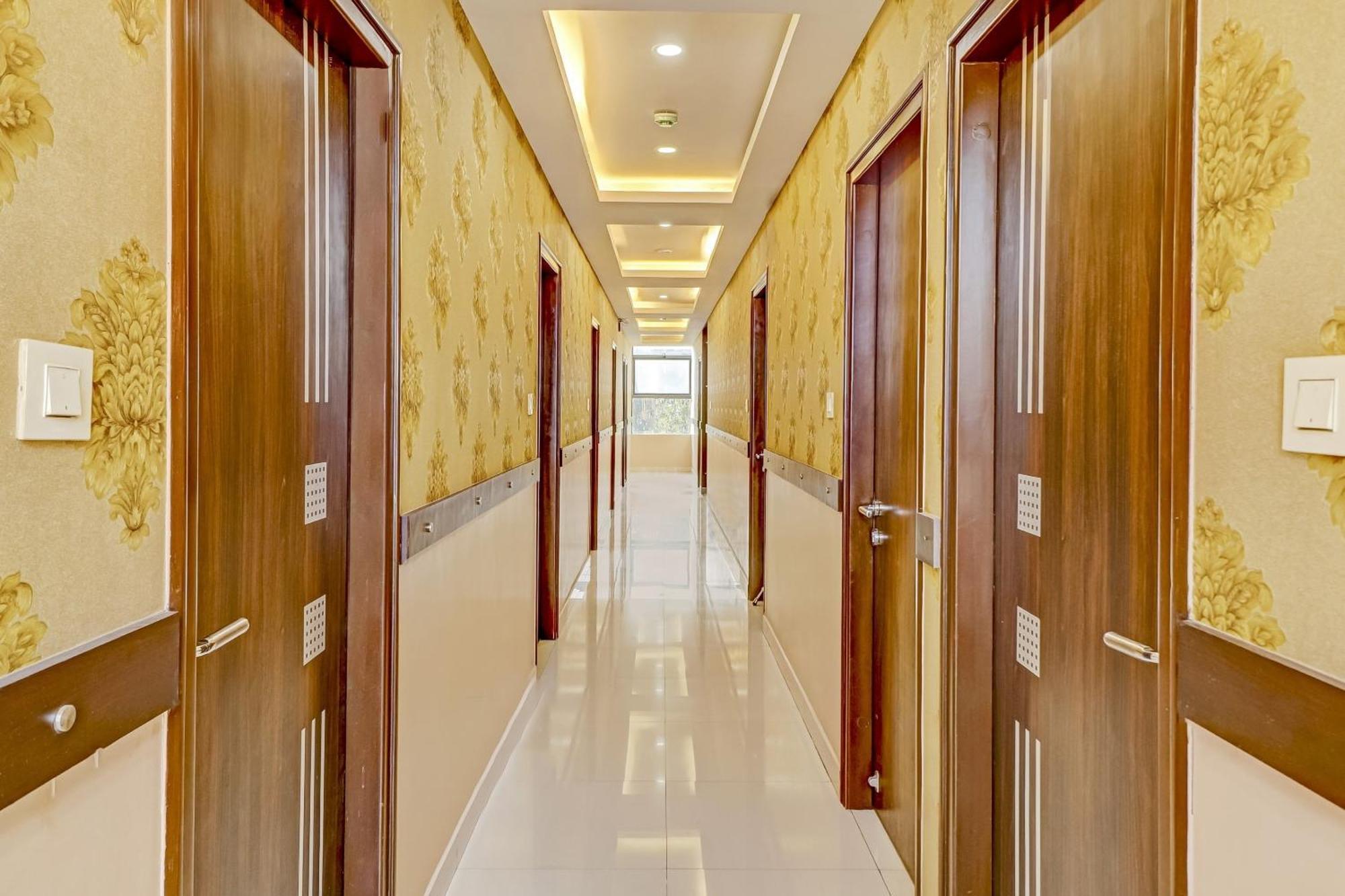 Capital O Champion Lotus Near Mantri Square Mall Hotel 3*