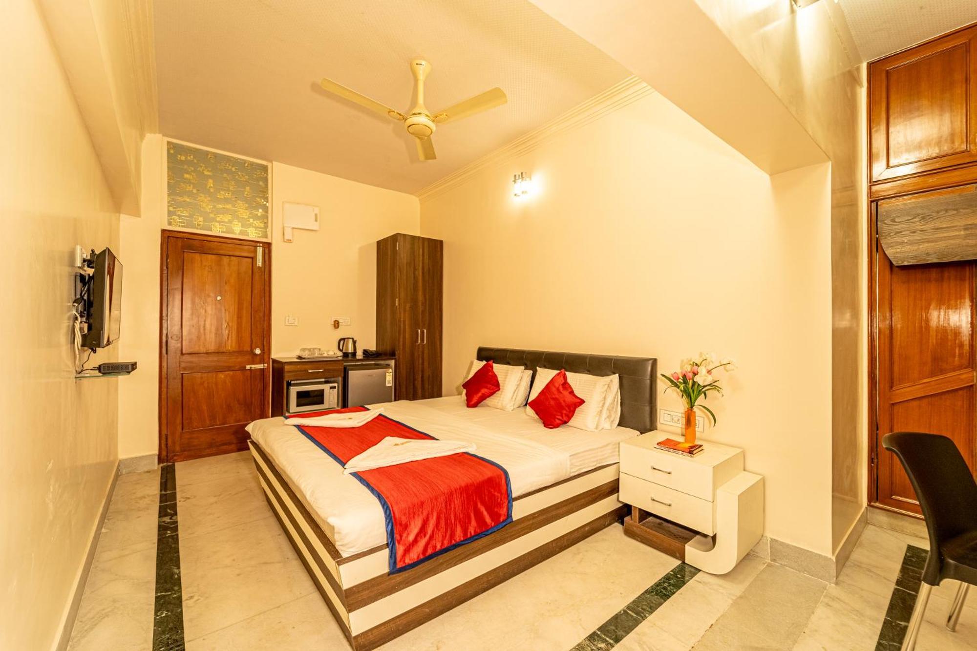 Seasons Hbr Hotel 3*
