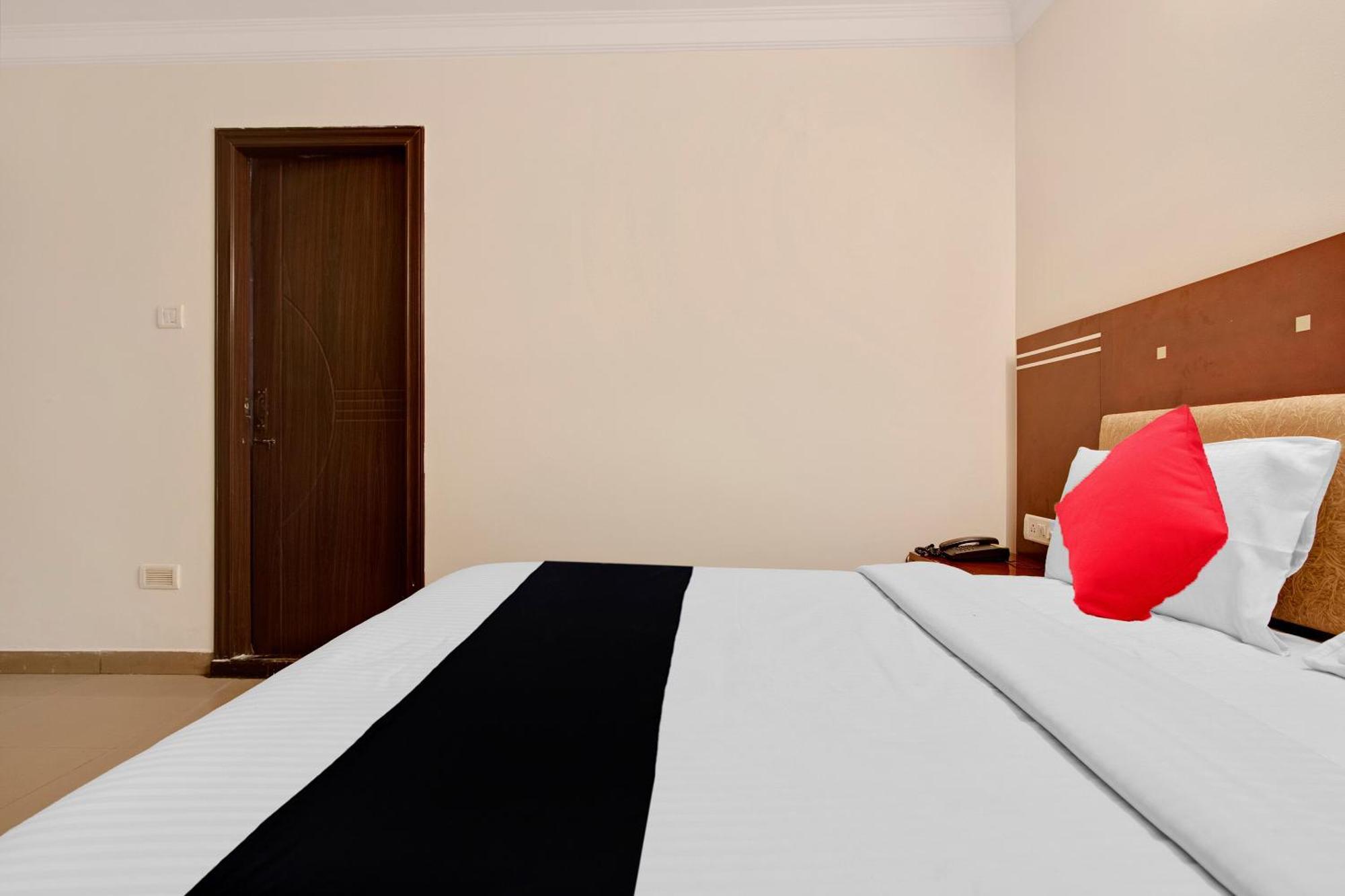 Hotel Capital O Elegant Amethyst Business Near Ragigudda Sri Prasanna Anjaneyaswamy Temple 3*