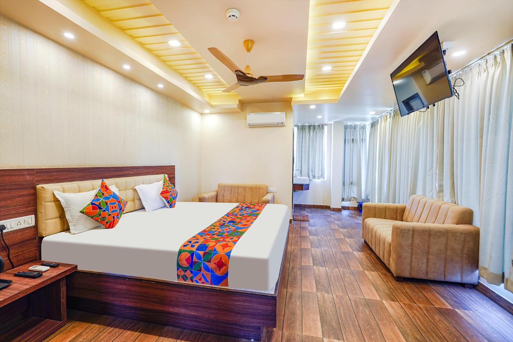 Hotel Fabhotel Grand Falcon 3*