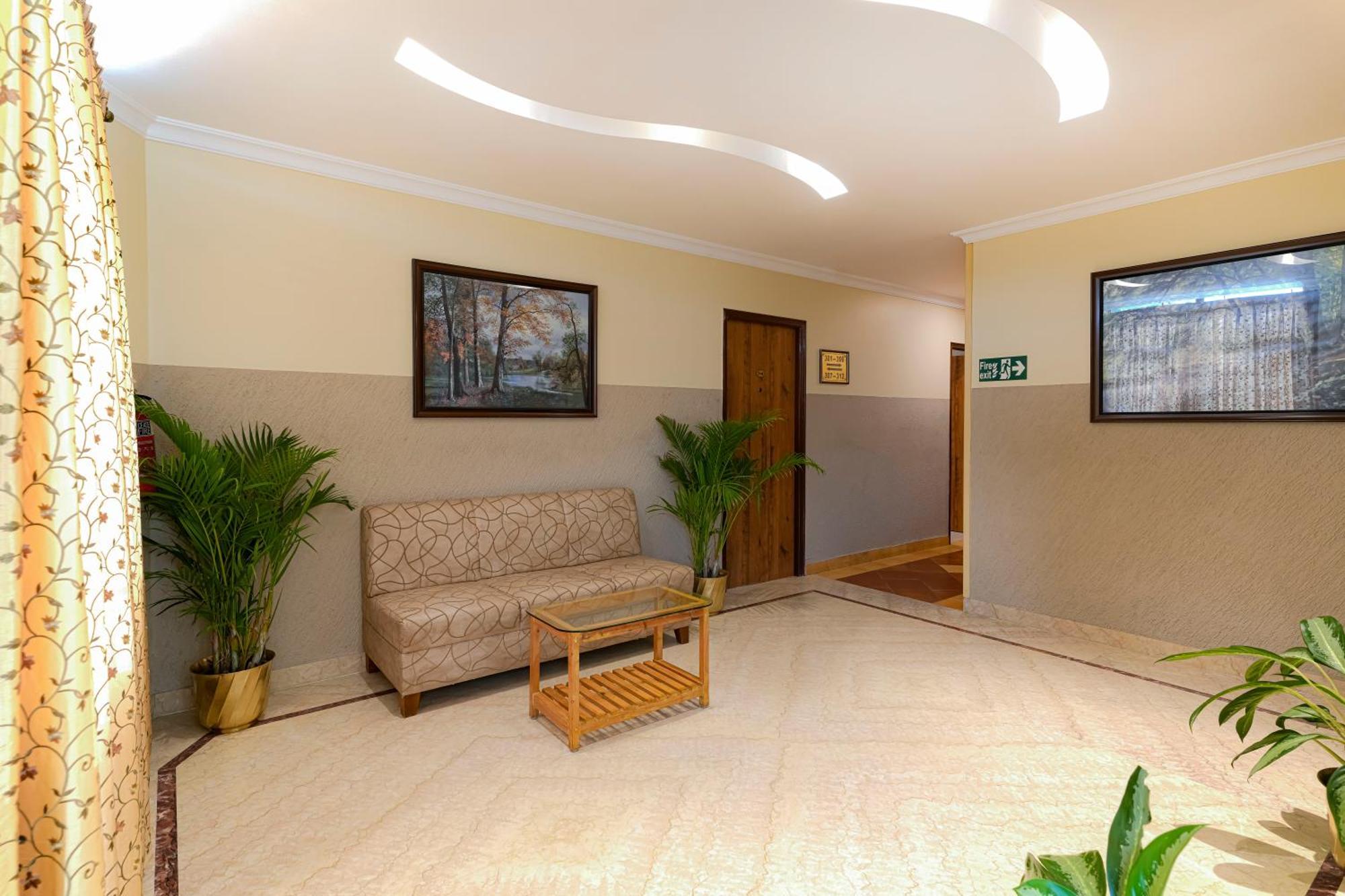 Hotel Cross Roads 3*
