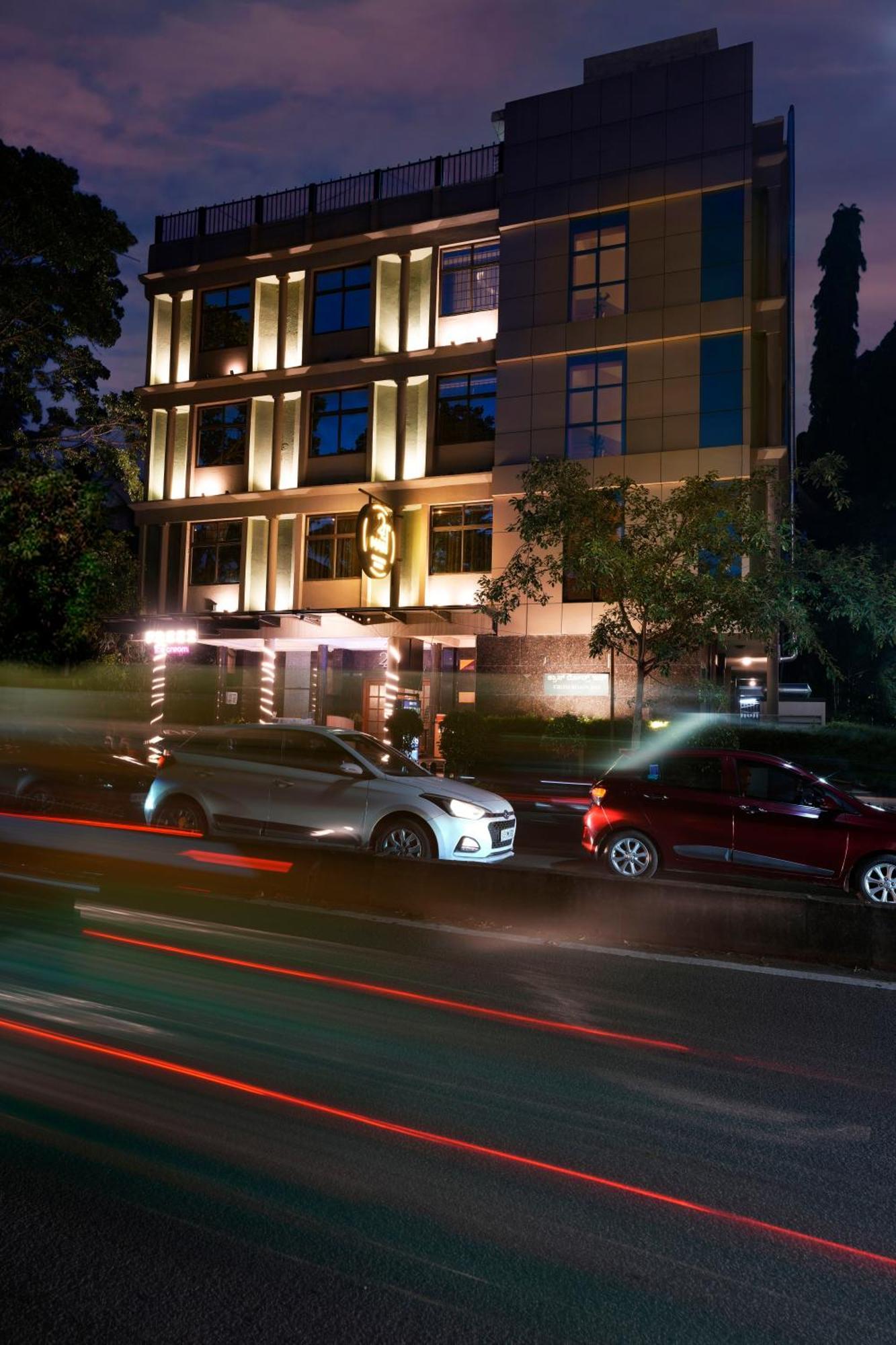 Cross Roads Hotel 3*