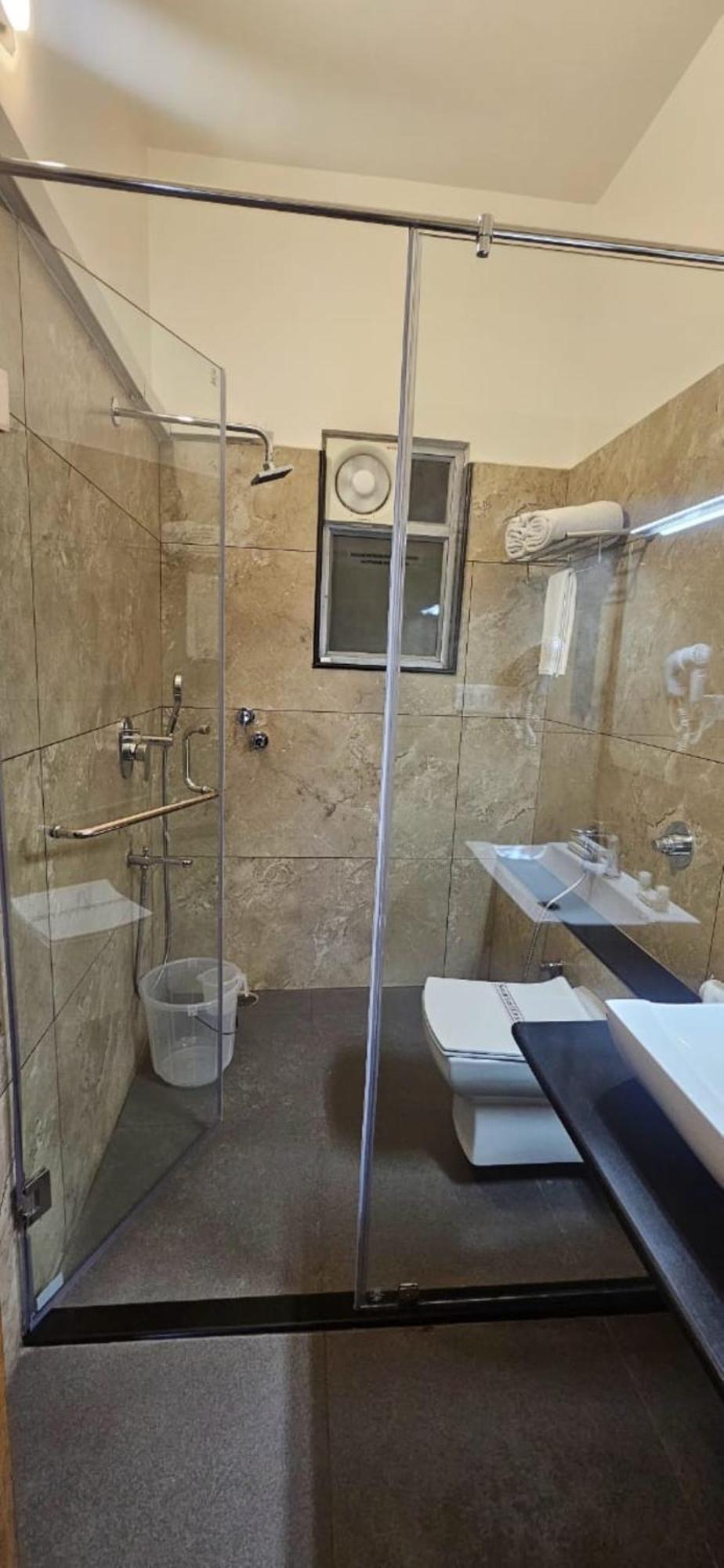Cross Roads Hotel 3*