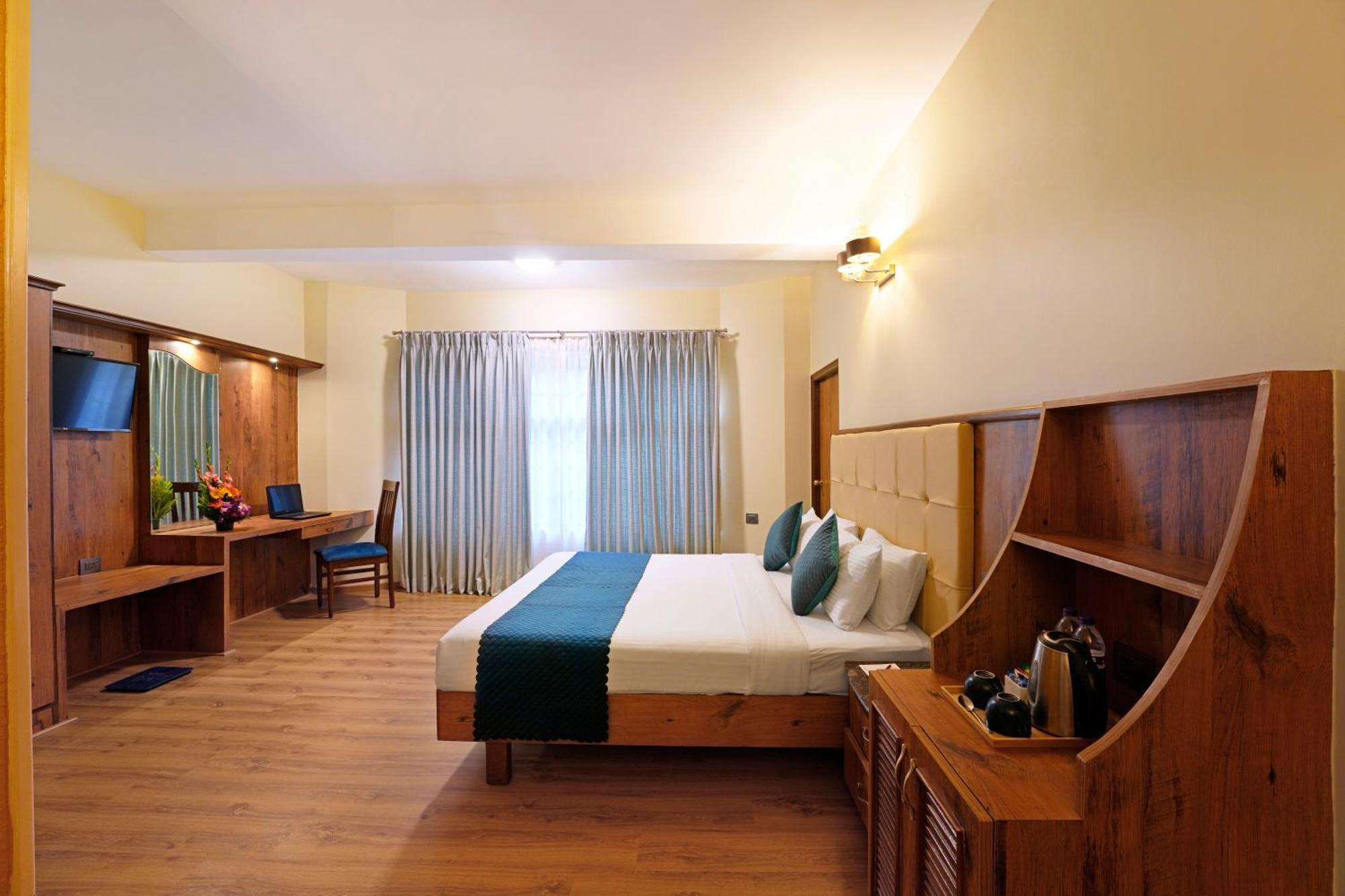 Hotel Cross Roads